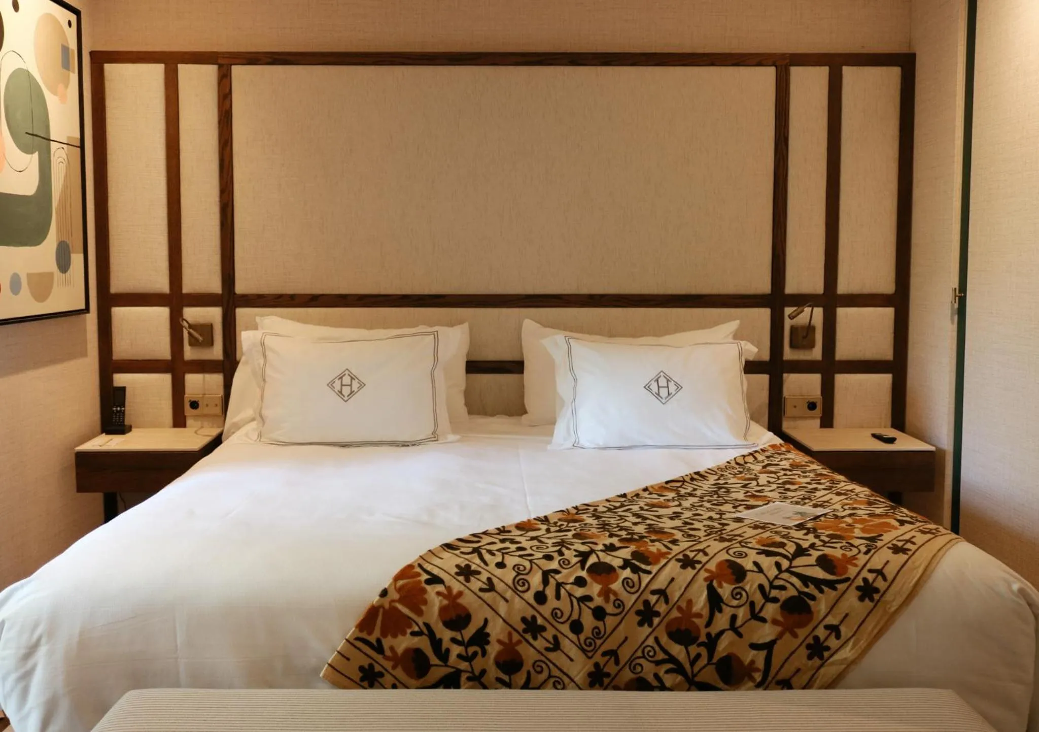 Bed in Hospes Palacio del Bailio, a Member of Design Hotels
