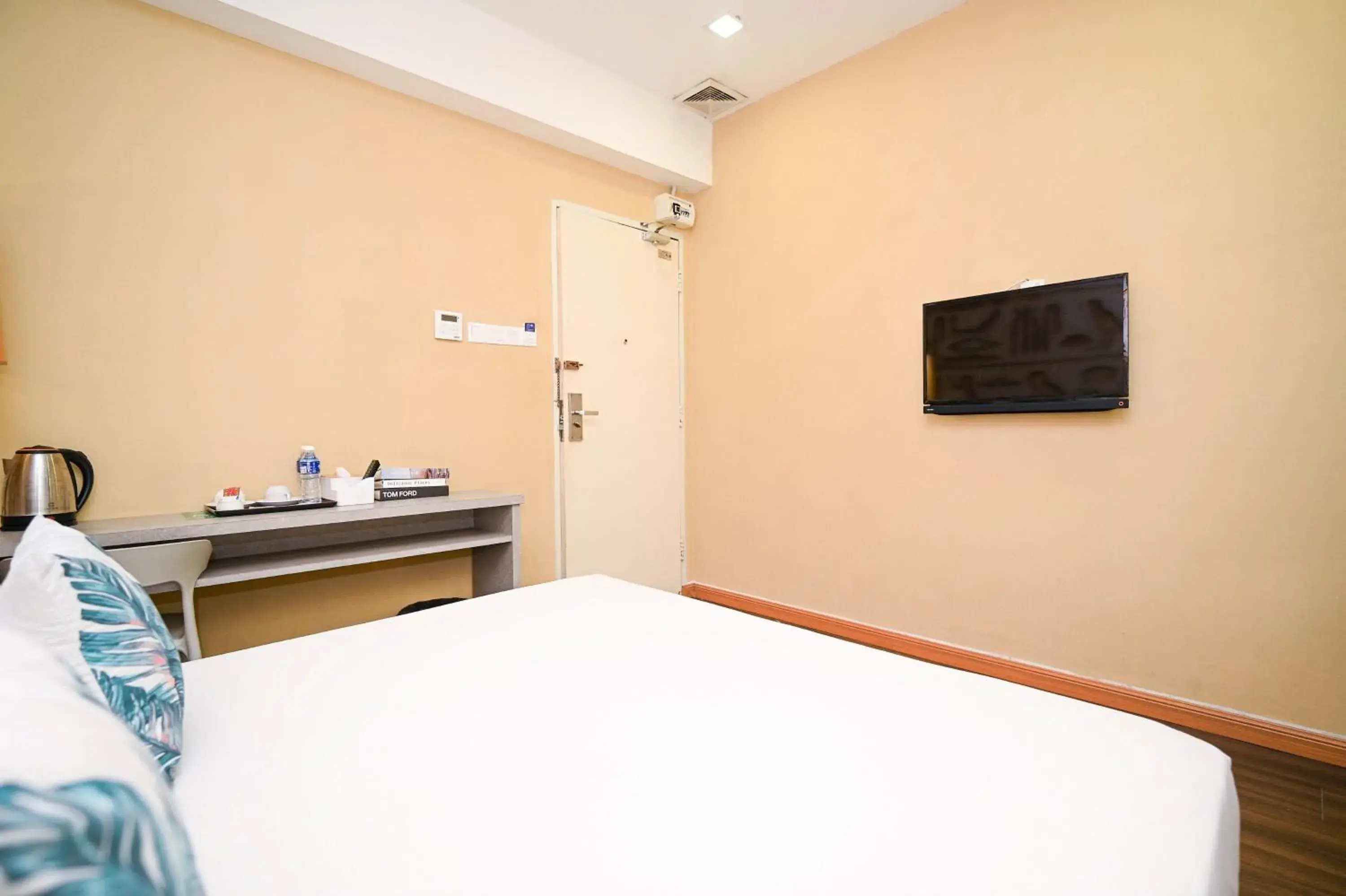 Bed in Swing & Pillows - USJ Taipan Bed in Swing & Pillows - USJ Taipan