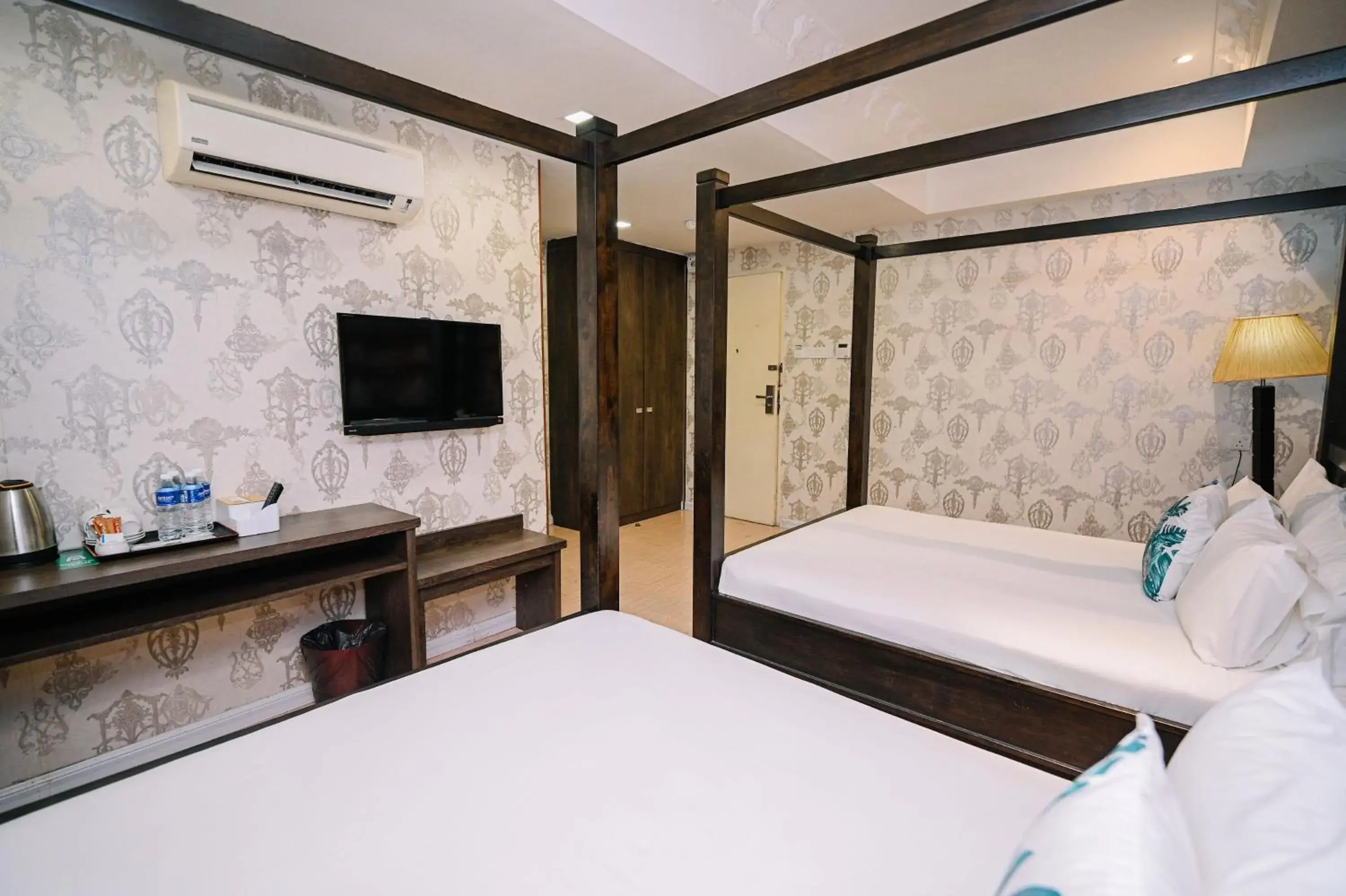 Bed in Swing & Pillows - USJ Taipan Bed in Swing & Pillows - USJ Taipan