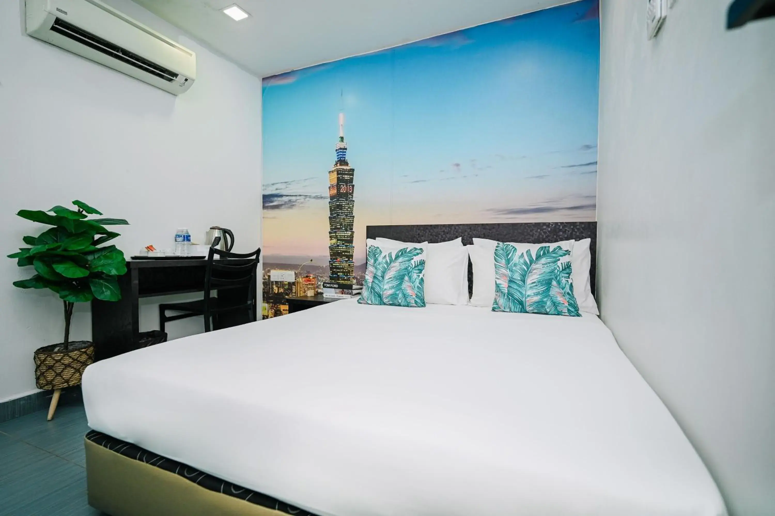 Standard Queen Room in Swing & Pillows - USJ Taipan Standard Queen Room in Swing & Pillows - USJ Taipan