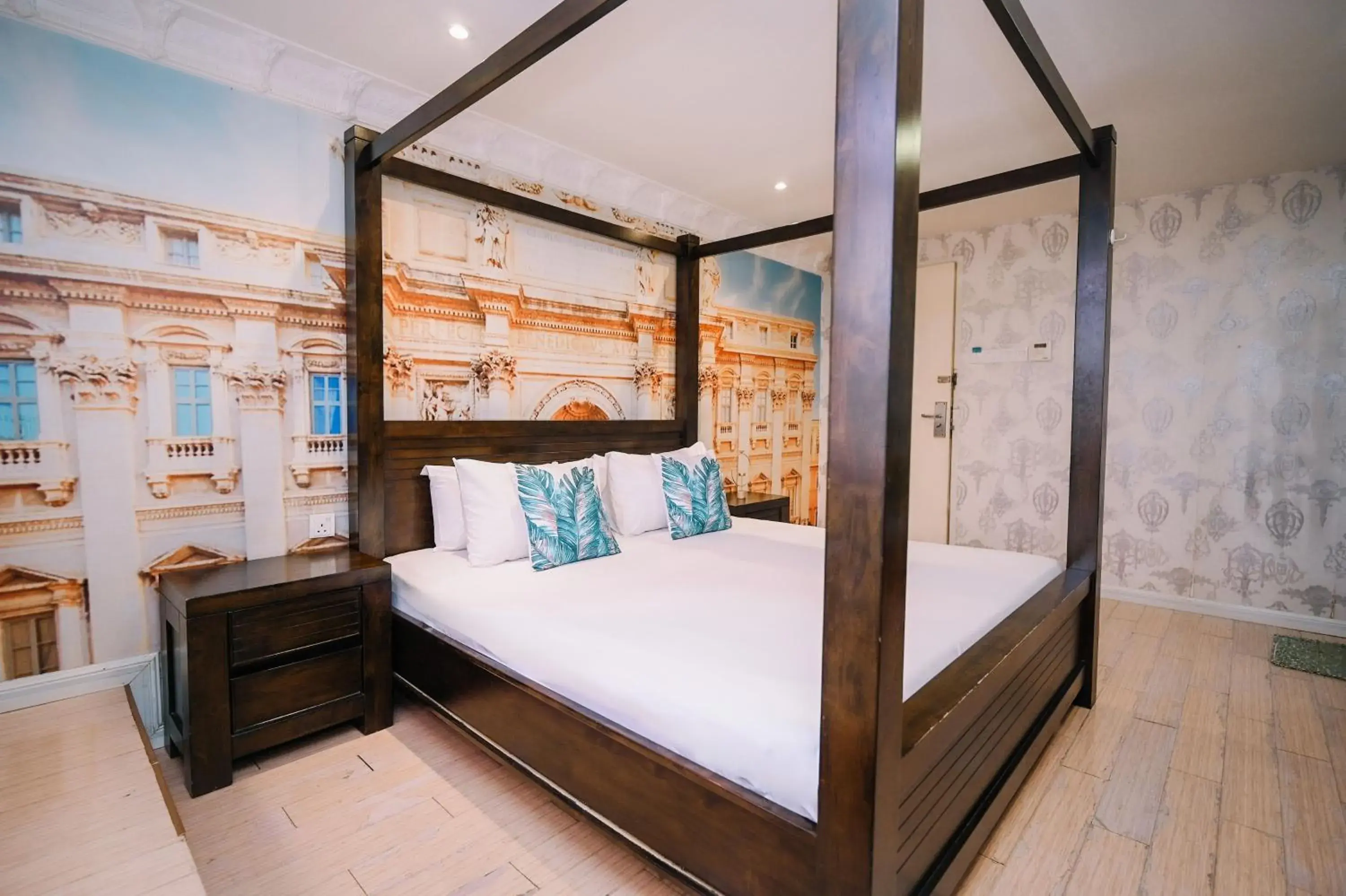 Bed in Swing & Pillows - USJ Taipan Bed in Swing & Pillows - USJ Taipan