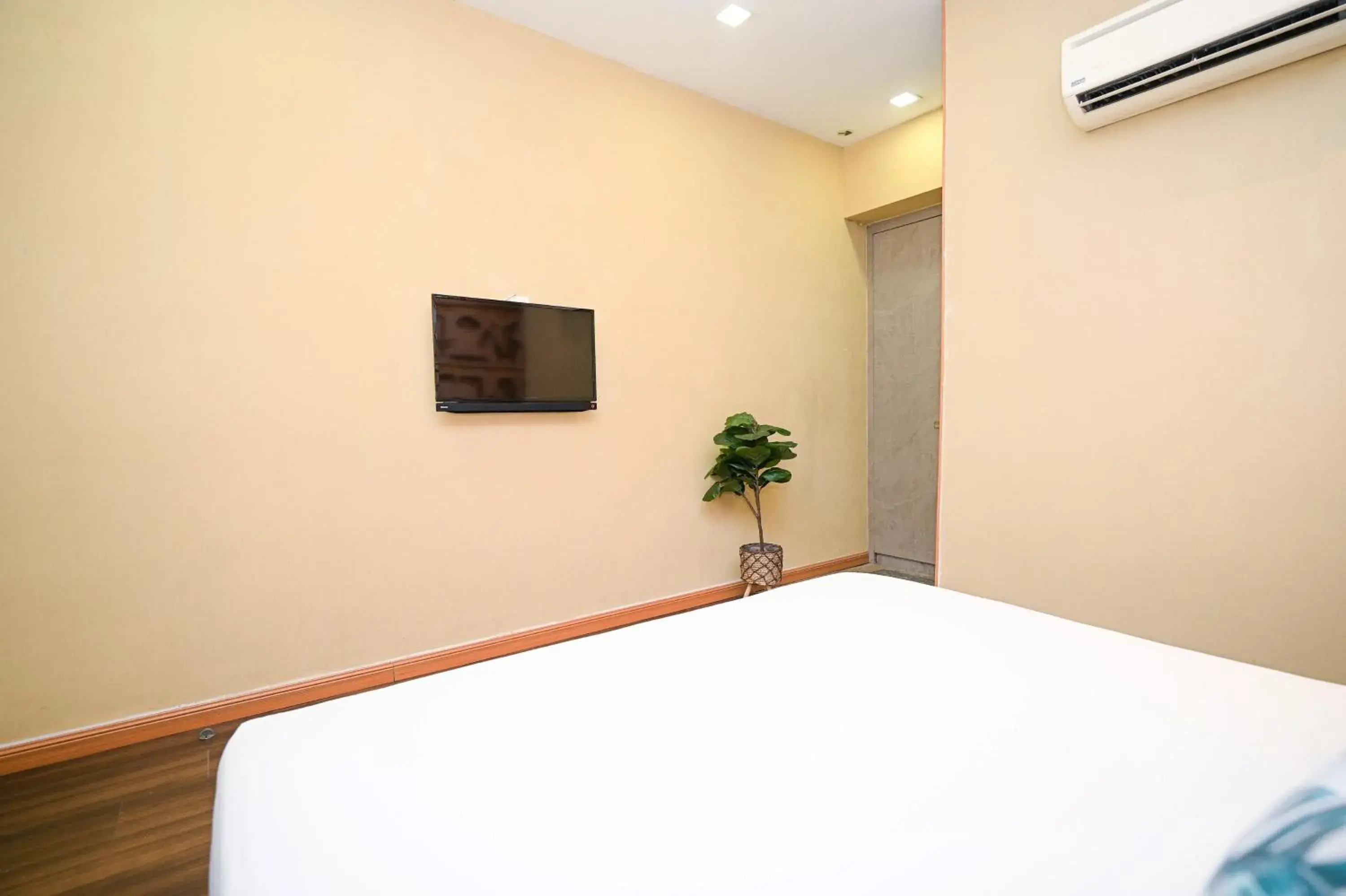 Bed in Swing & Pillows - USJ Taipan Bed in Swing & Pillows - USJ Taipan