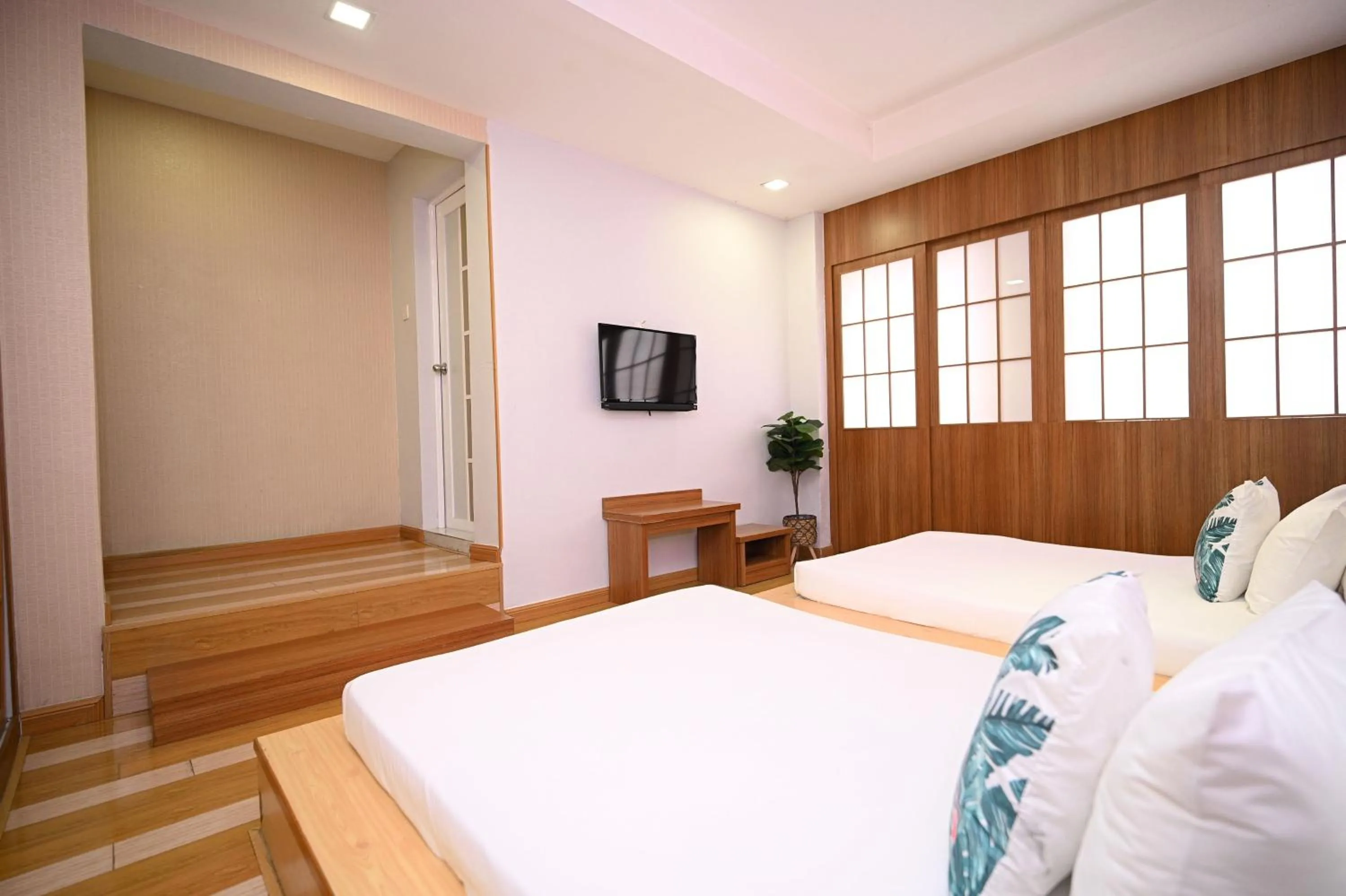 Bed in Swing & Pillows - USJ Taipan