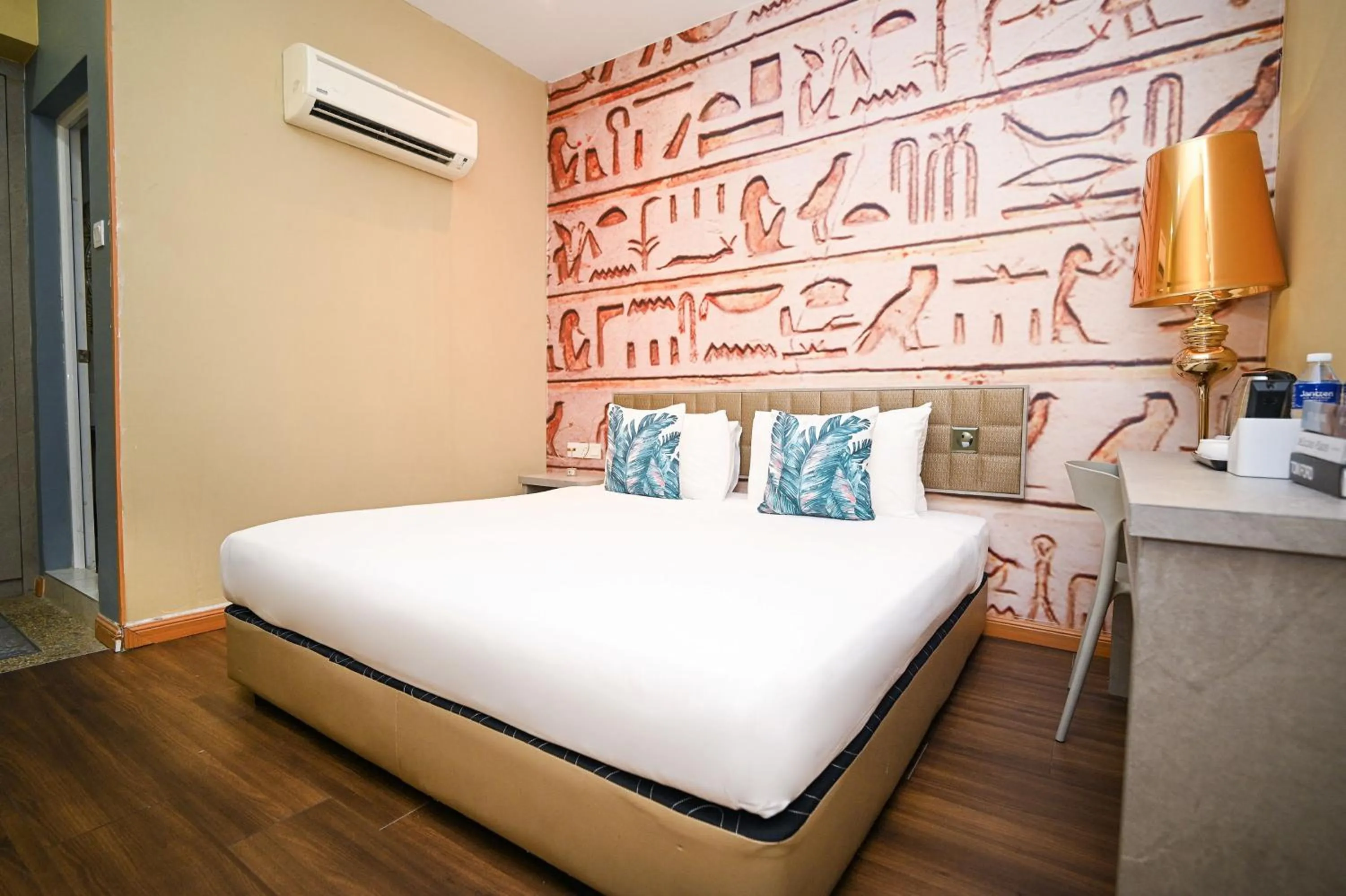 Bed in Swing & Pillows - USJ Taipan