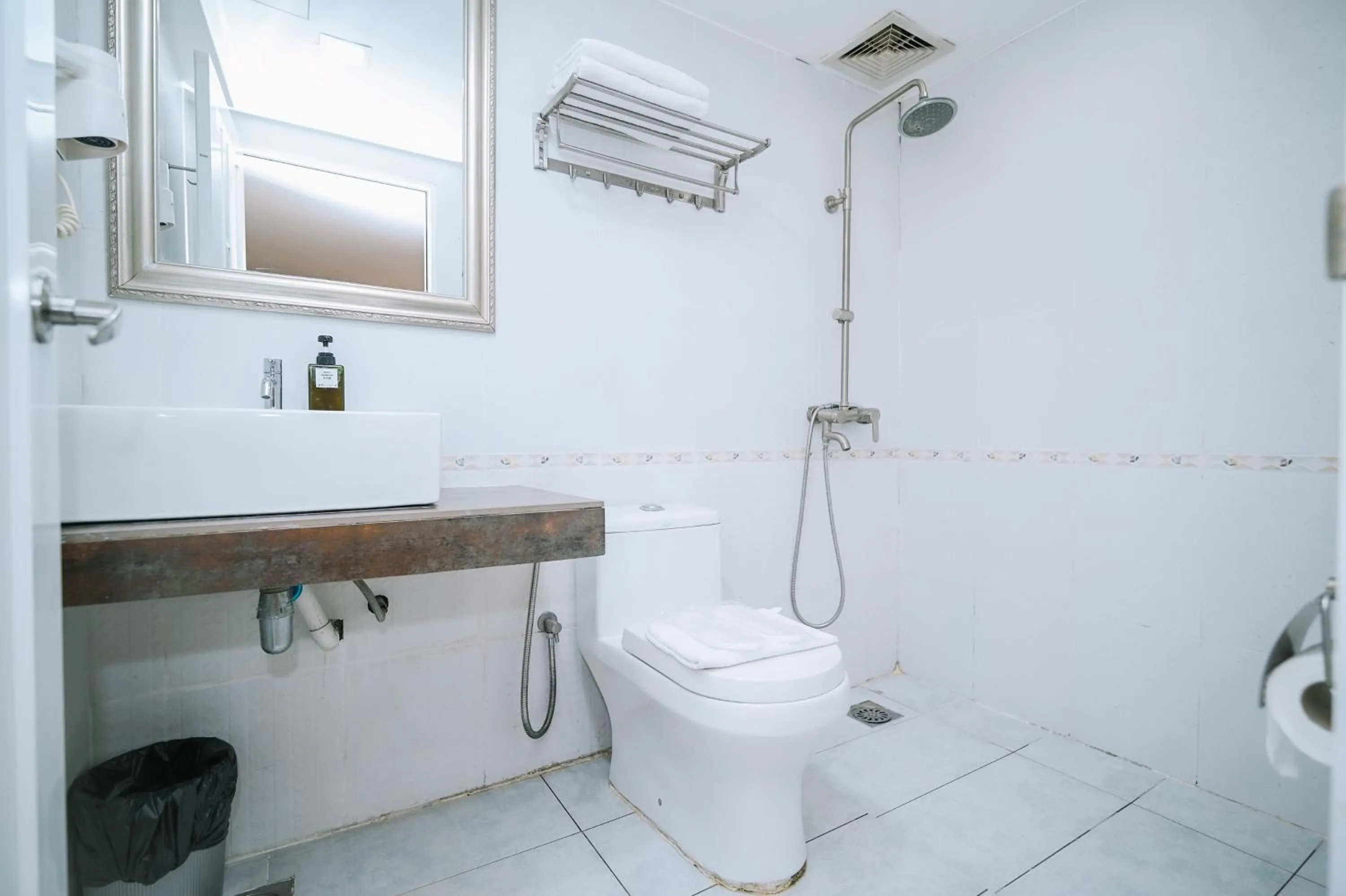 Shower in Swing & Pillows - USJ Taipan