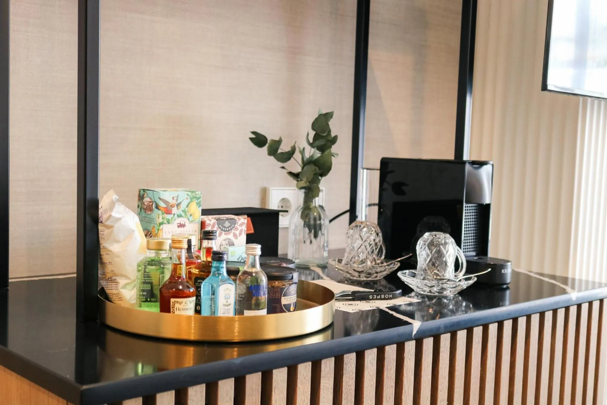 Coffee/tea facilities in Hospes Palacio de los Patos, a Member of Design Hotels