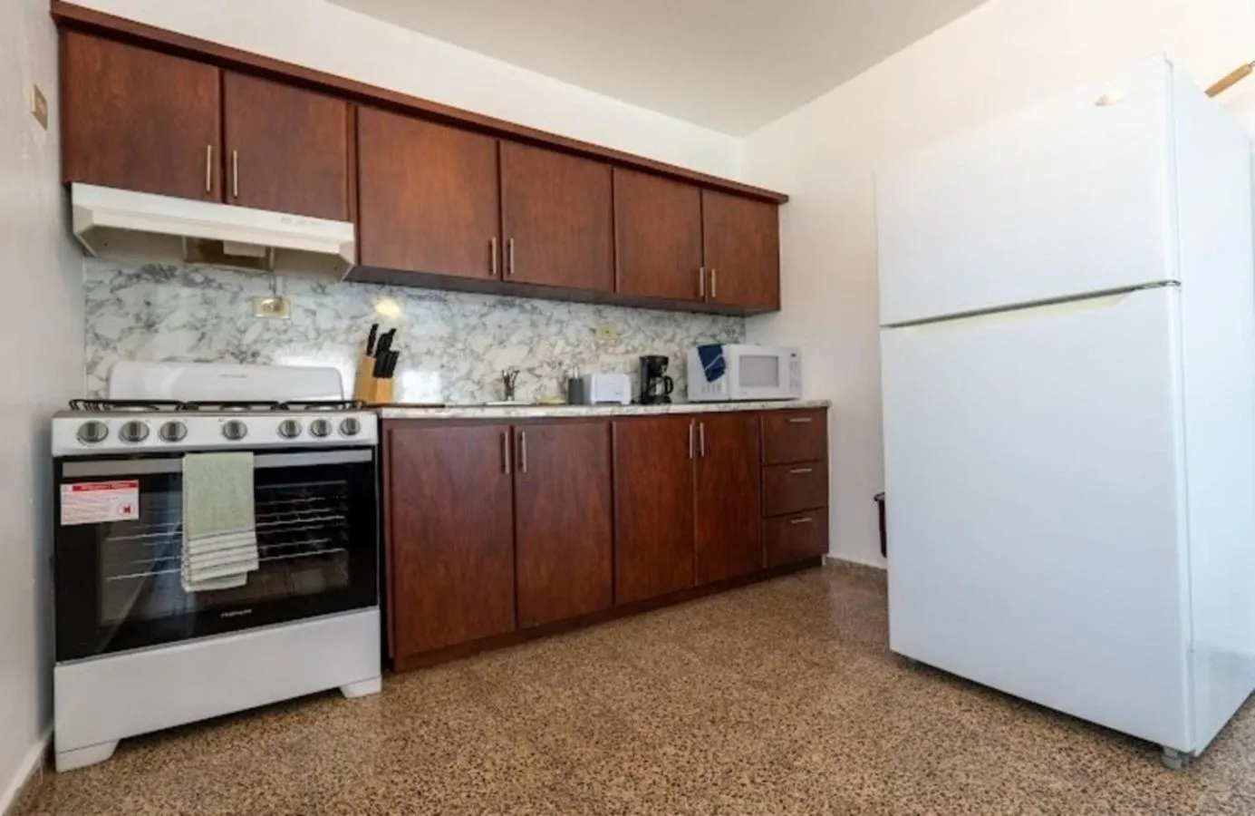 Kitchen or kitchenette in El Flamingo Beach Club