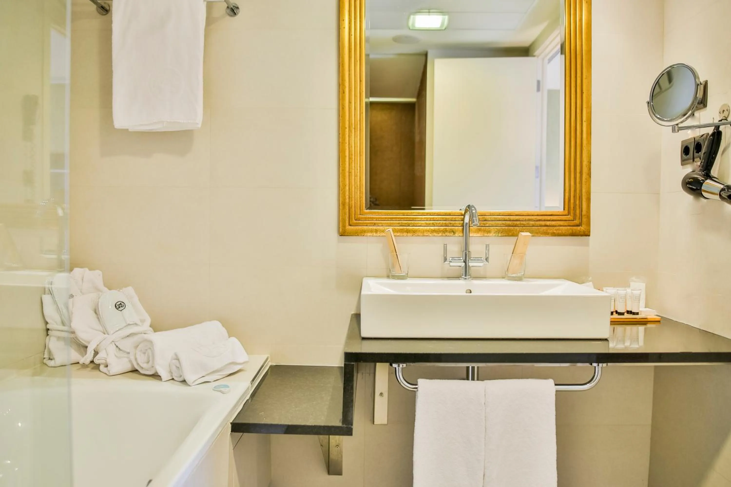 Bathroom in Hotel 525