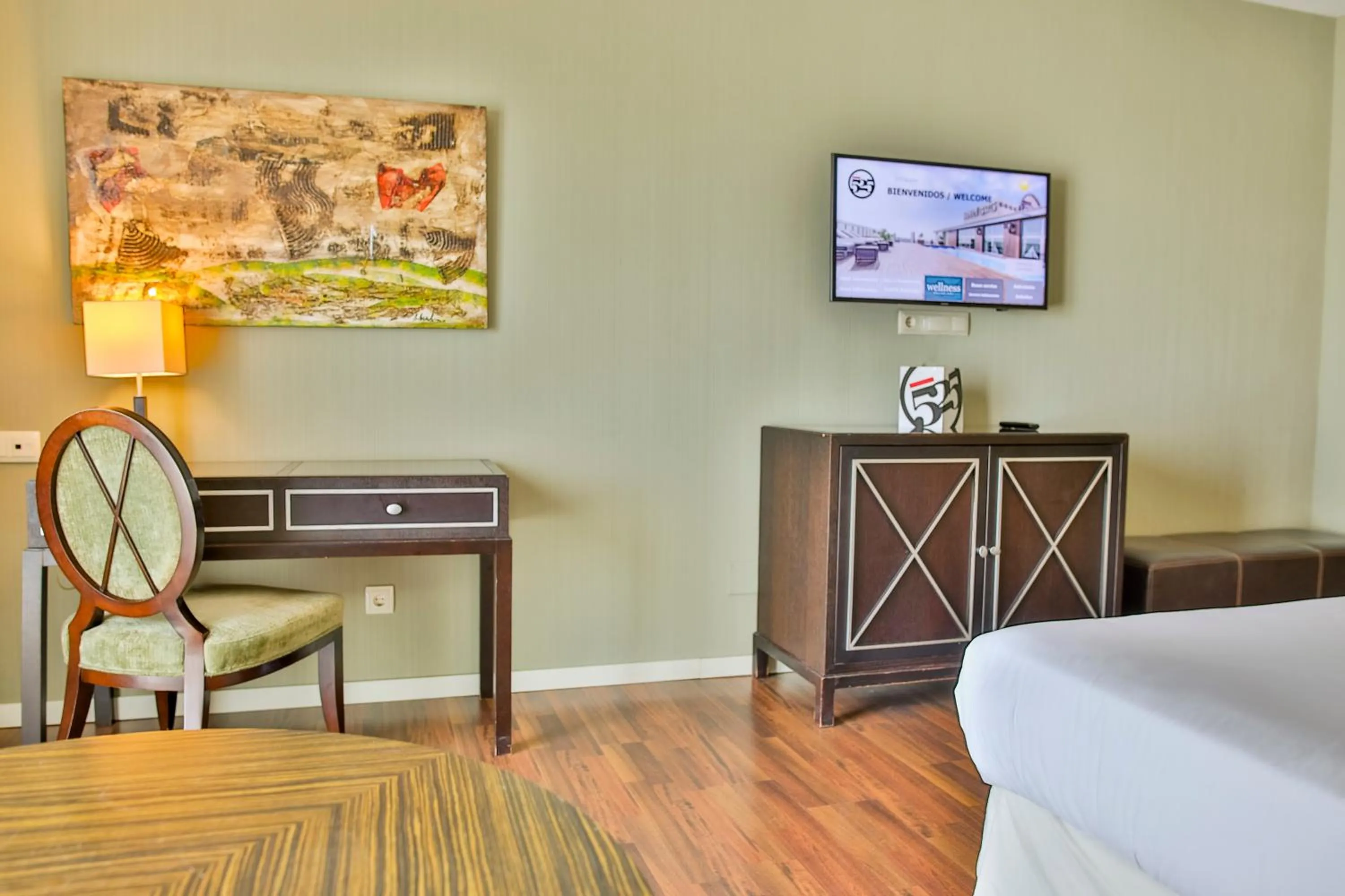 TV and multimedia in Hotel 525