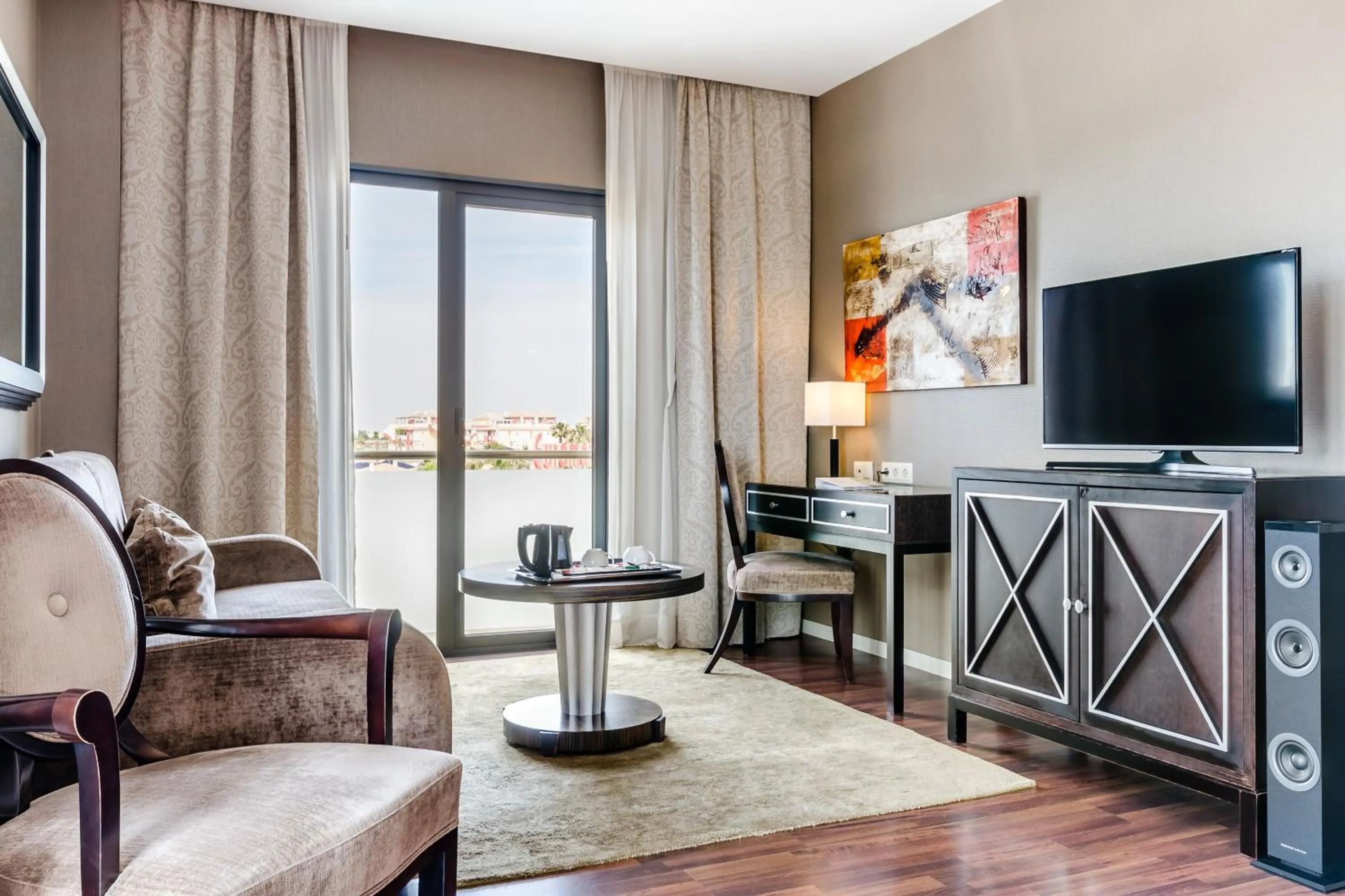 Coffee/tea facilities in Hotel 525