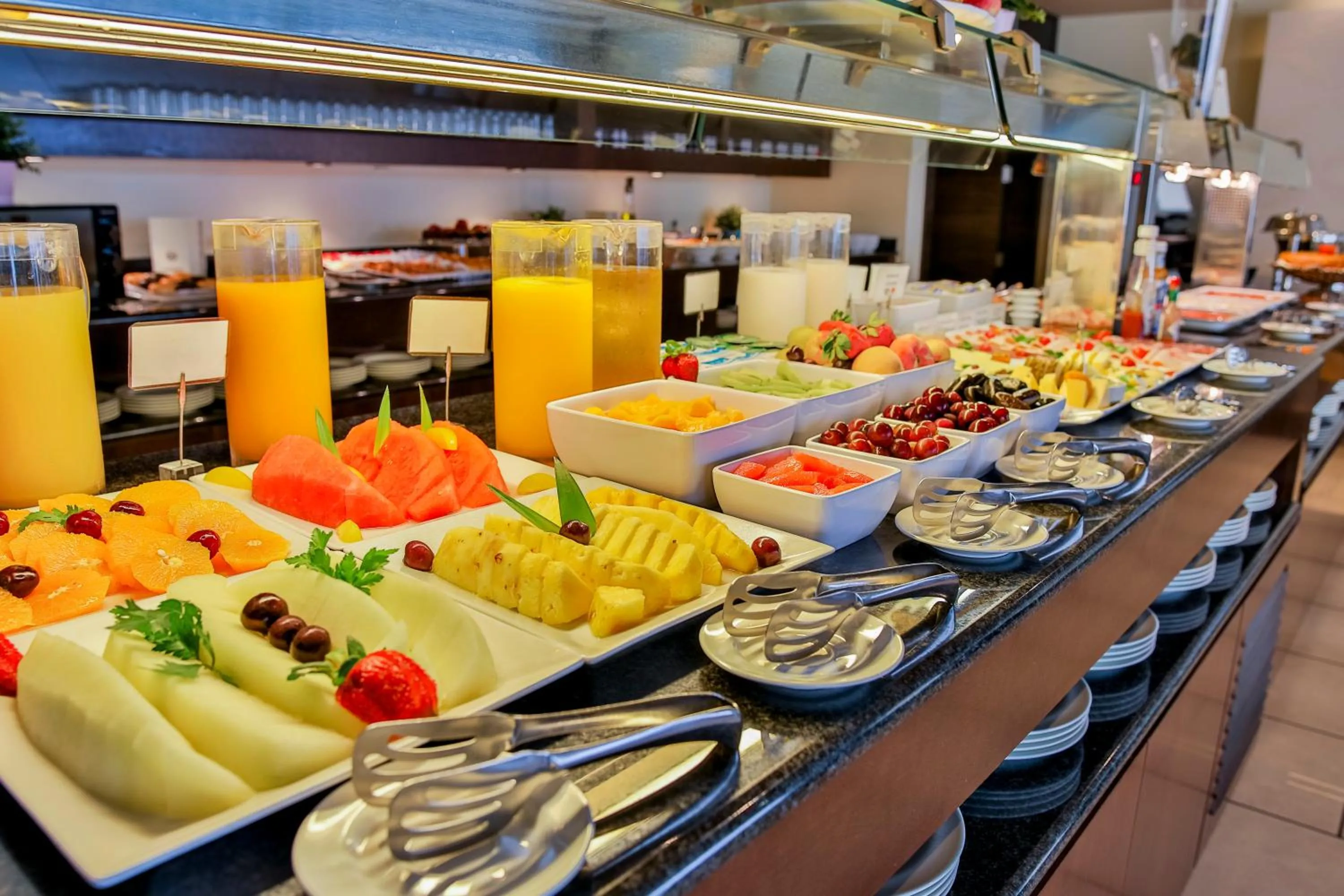 Buffet breakfast in Hotel 525