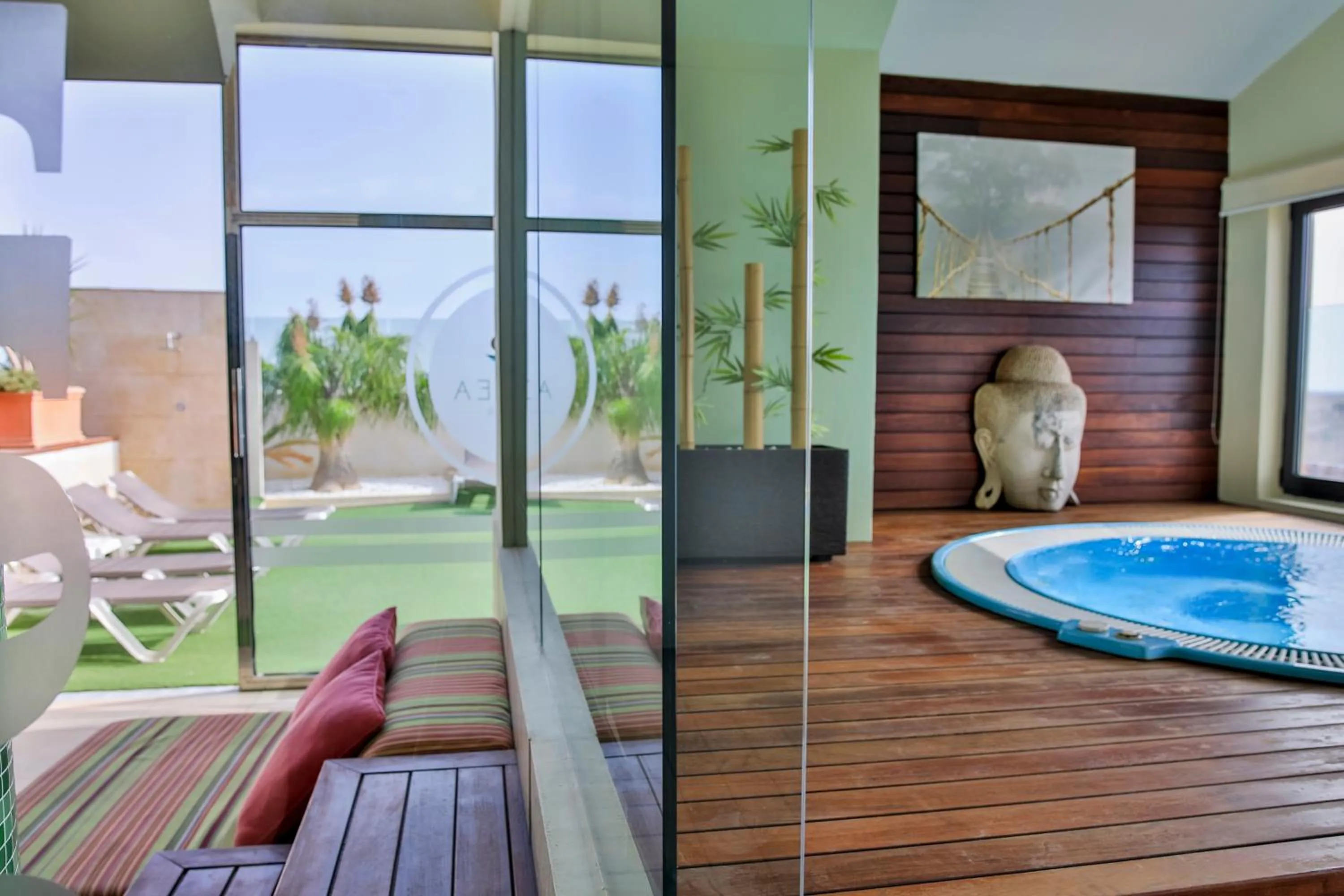 Area and facilities in Hotel 525