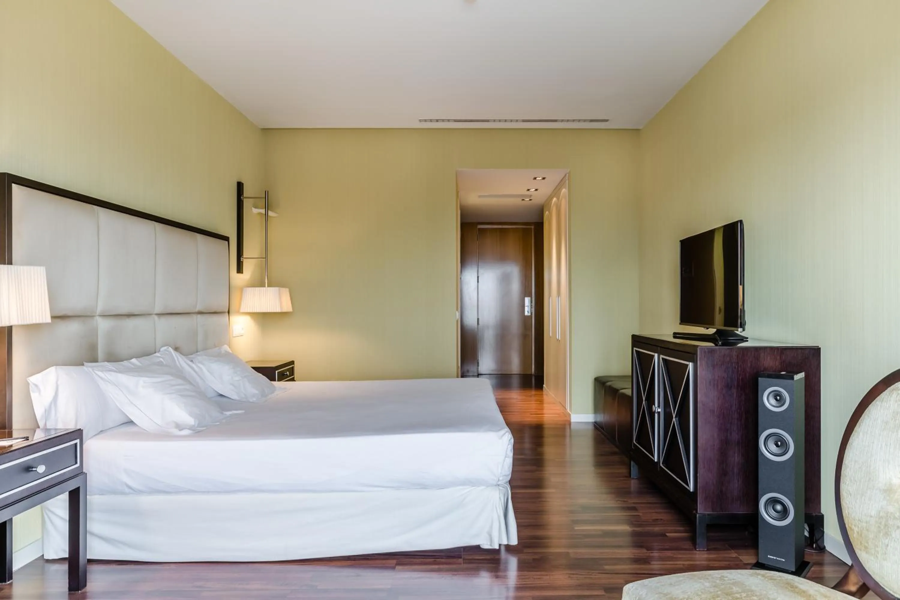 Bedroom, Bed in Hotel 525