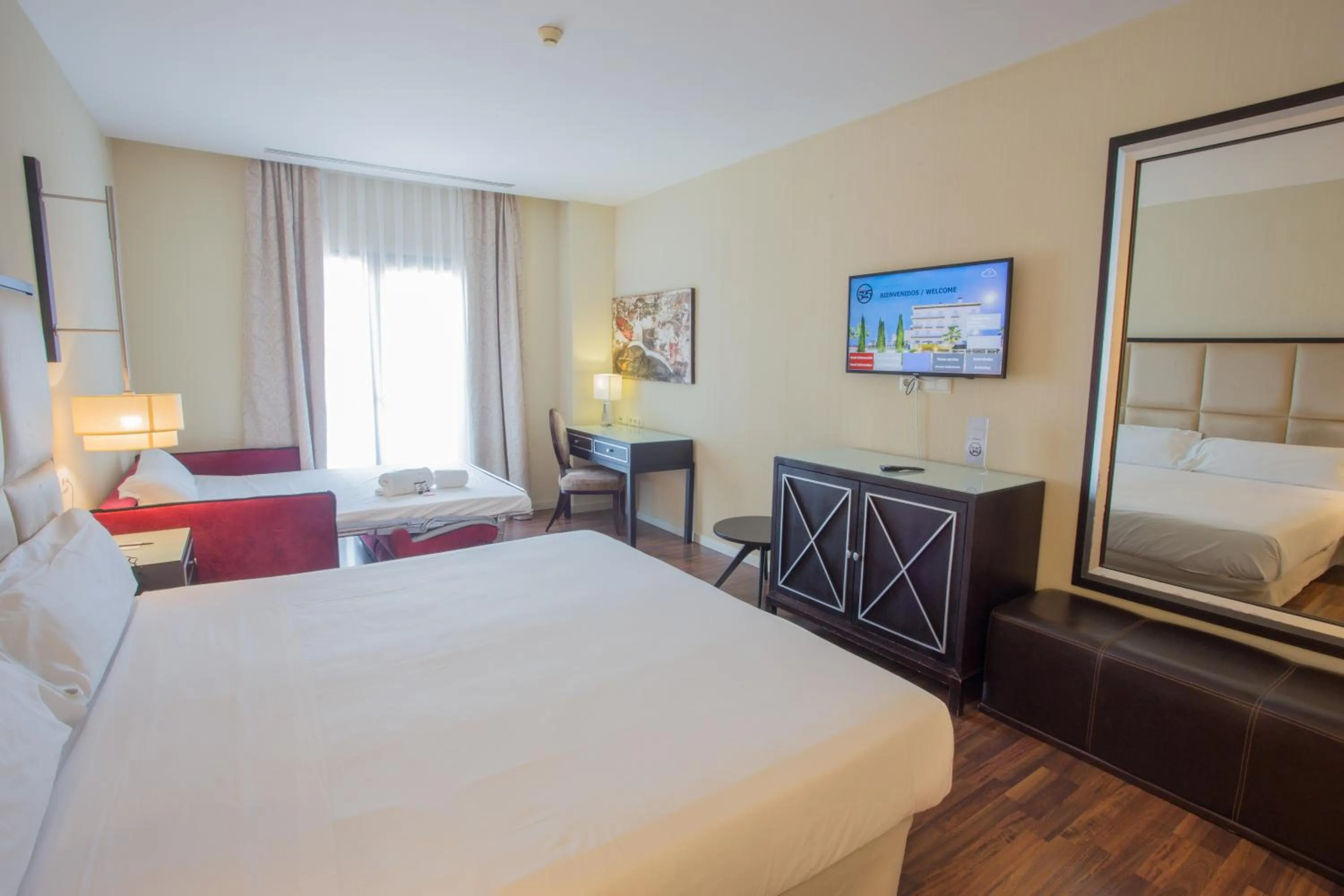 Photo of the whole room, Bed in Hotel 525