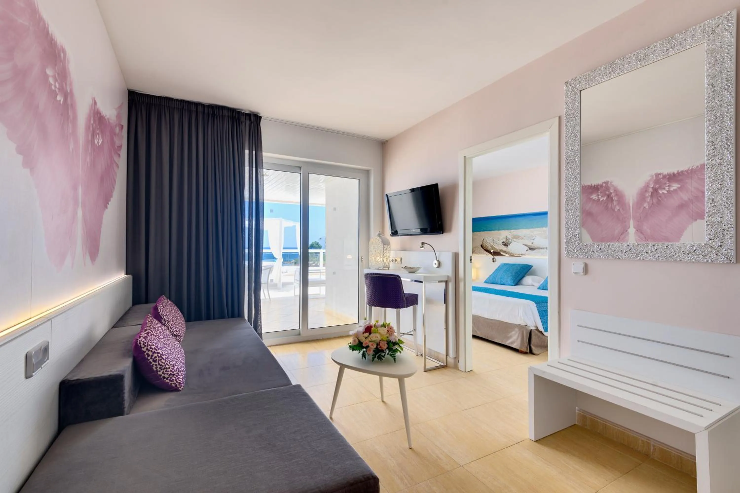 Living room, Bed in Aparthotel Tropic Garden