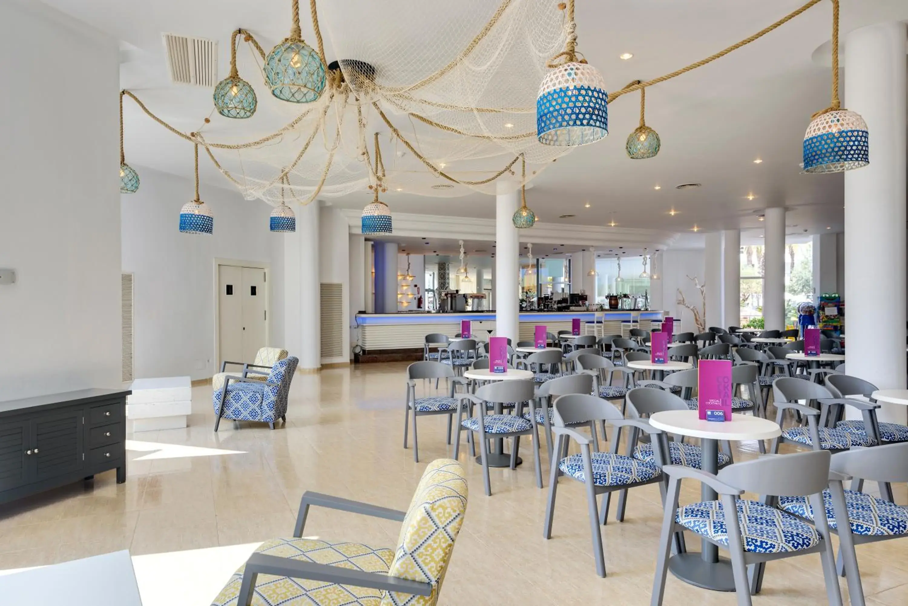 Lounge or bar in Aparthotel Tropic Garden Lounge or bar in Aparthotel Tropic Garden