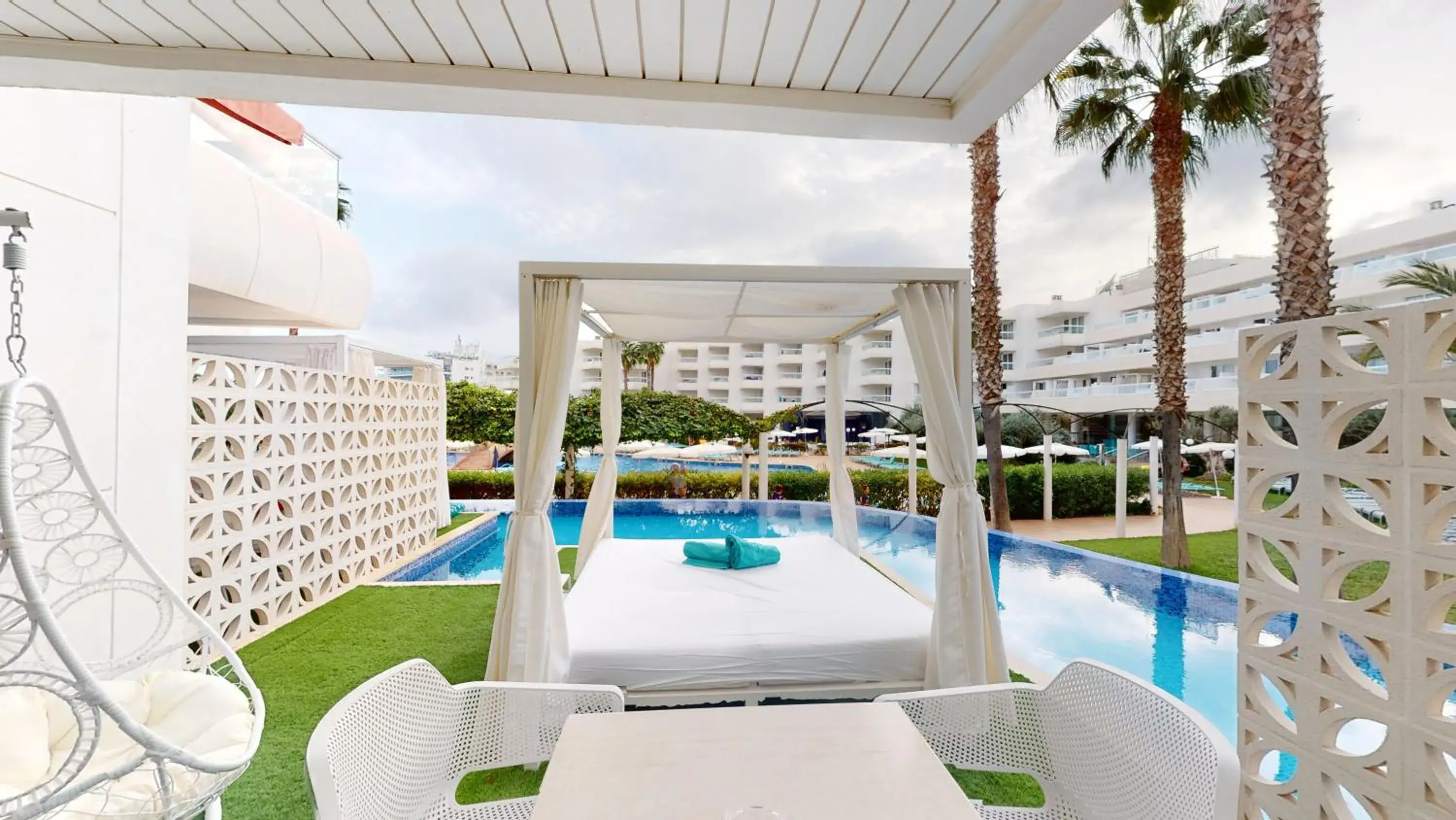 Pool view in Aparthotel Tropic Garden Pool view in Aparthotel Tropic Garden