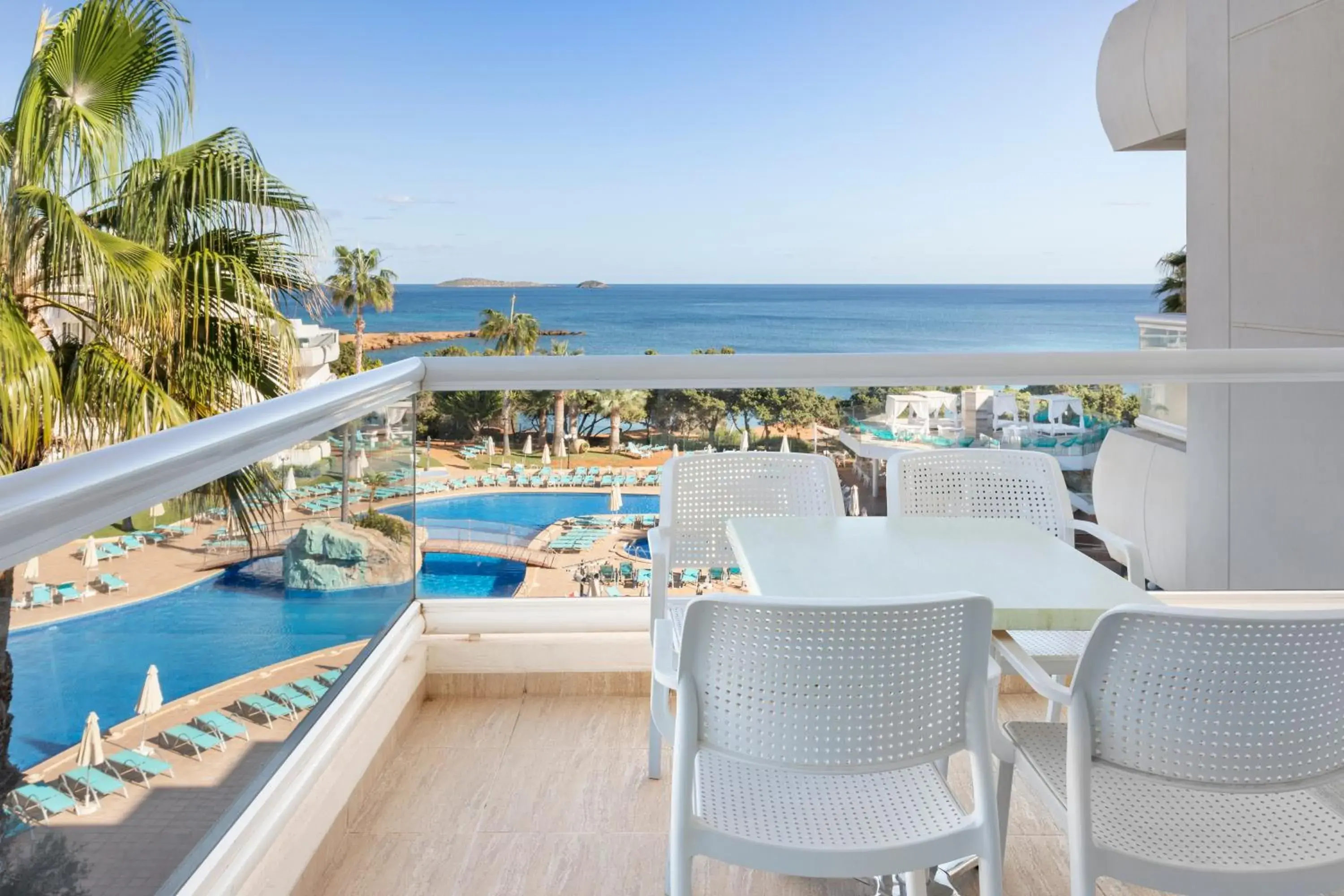 Pool view in Aparthotel Tropic Garden Pool view in Aparthotel Tropic Garden