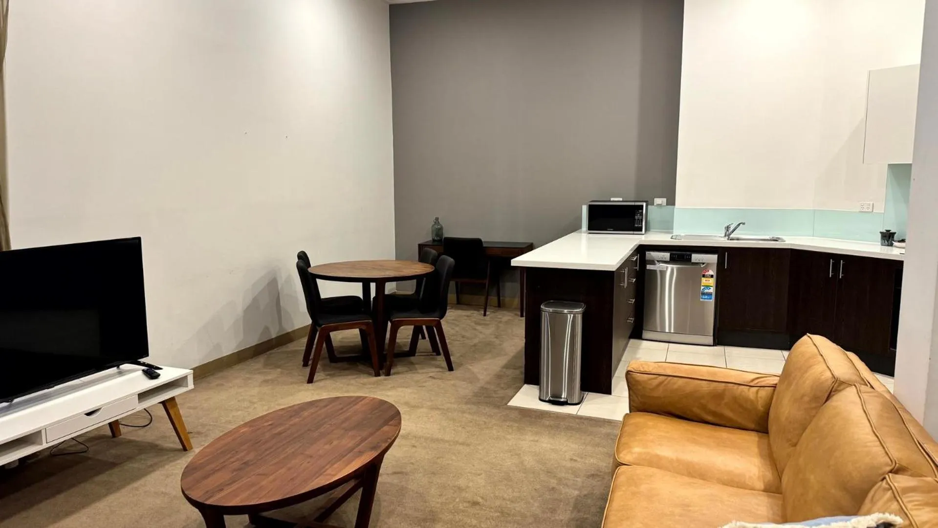 Kitchen or kitchenette in Gordon House Apartments