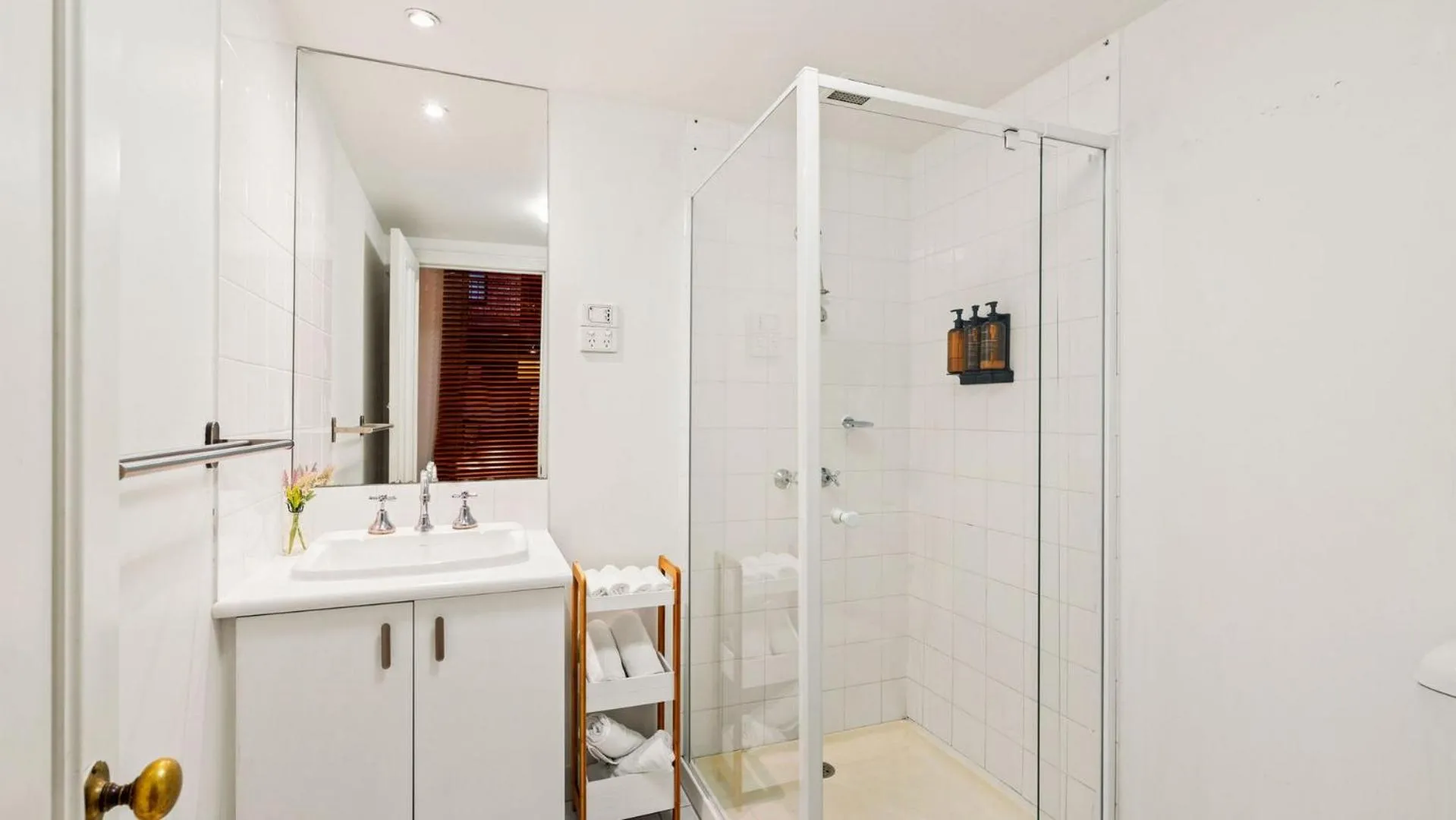 Bathroom in Gordon House Apartments
