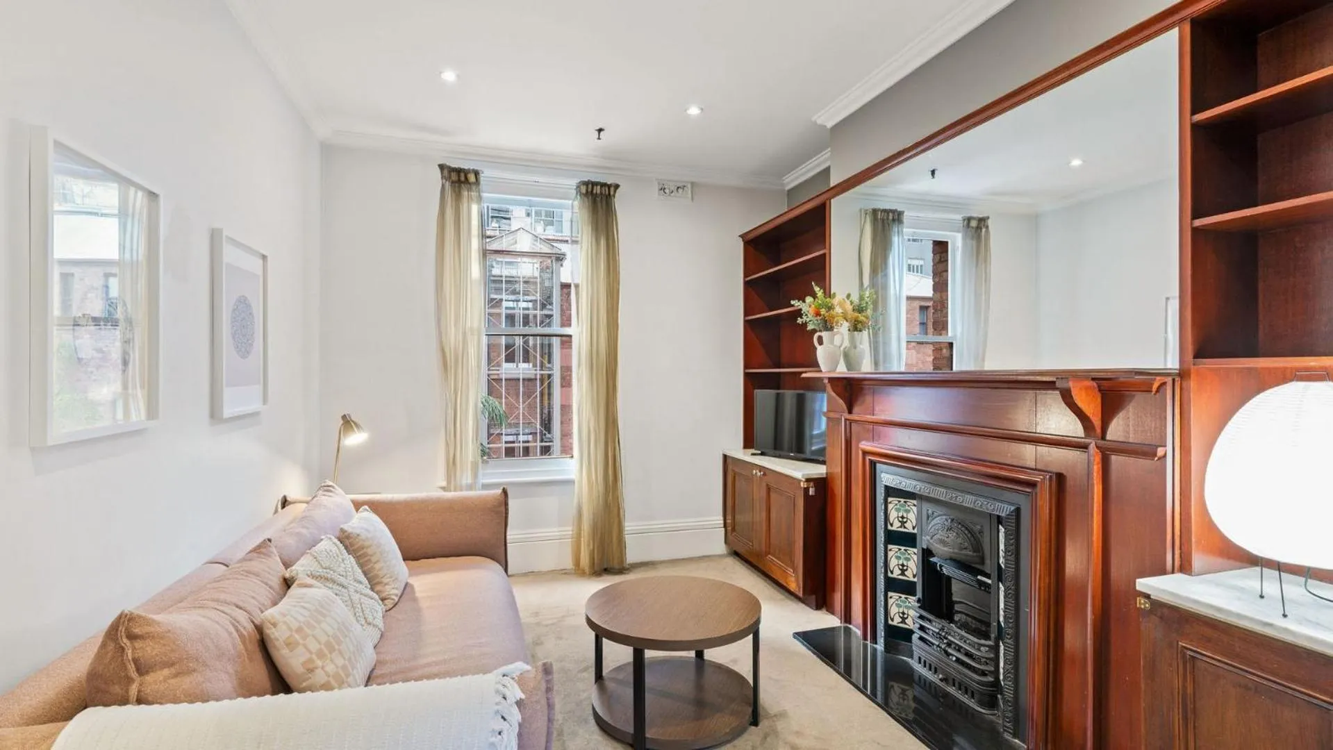 Living room in Gordon House Apartments