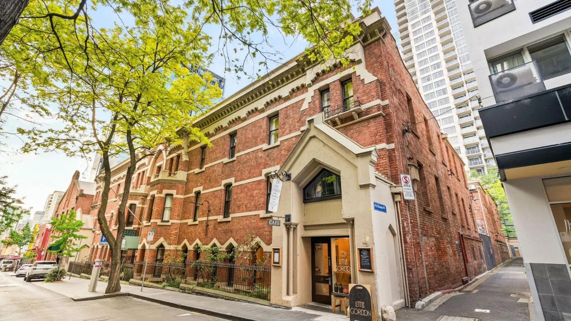 Property building in Gordon House Apartments