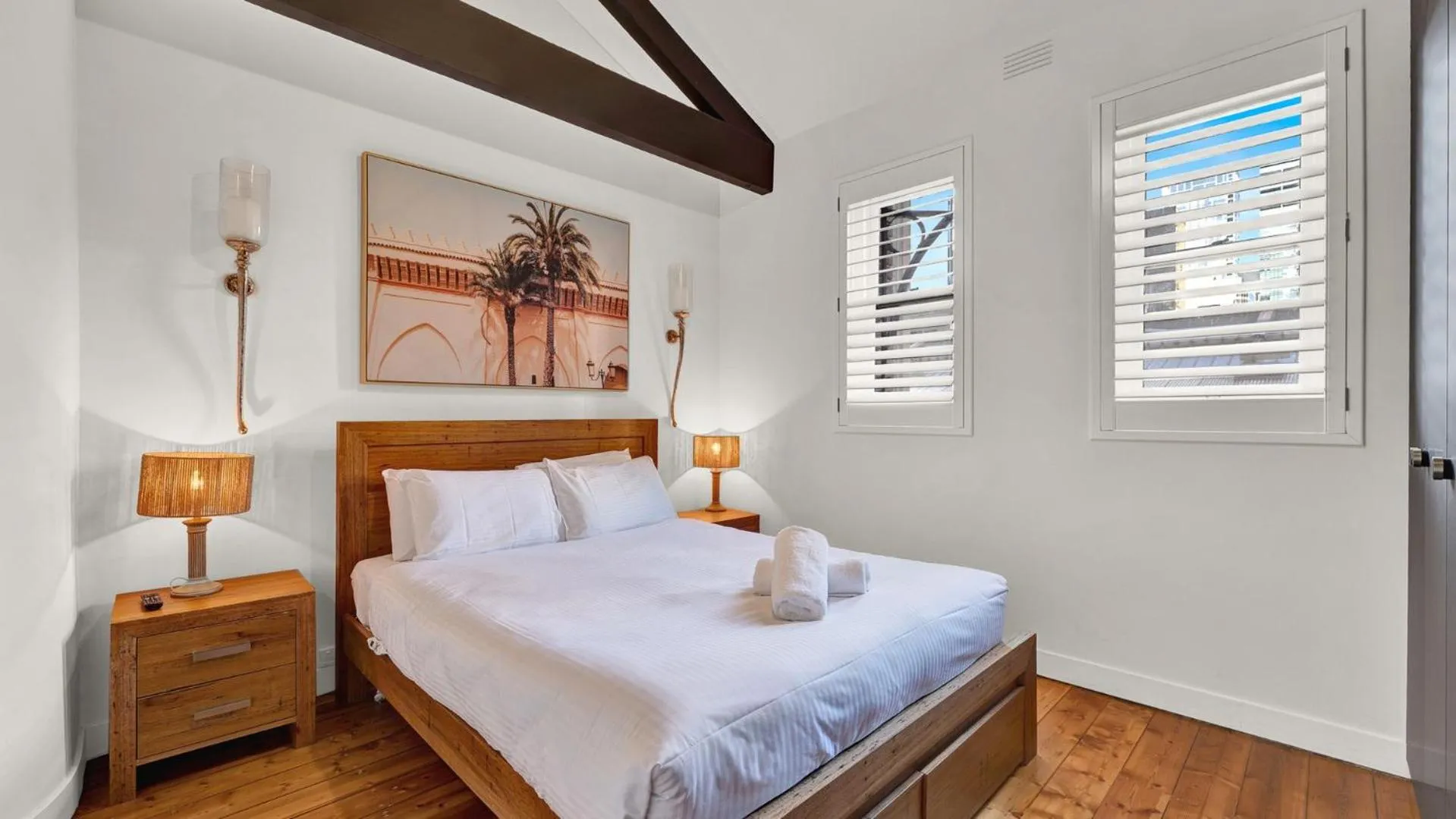 Bedroom, Bed in Gordon House Apartments