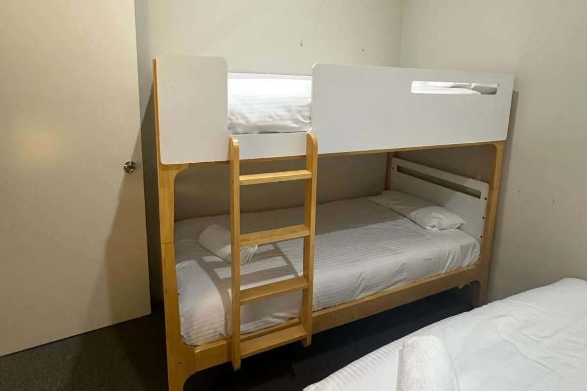 Bedroom, Bed in Gordon House Apartments