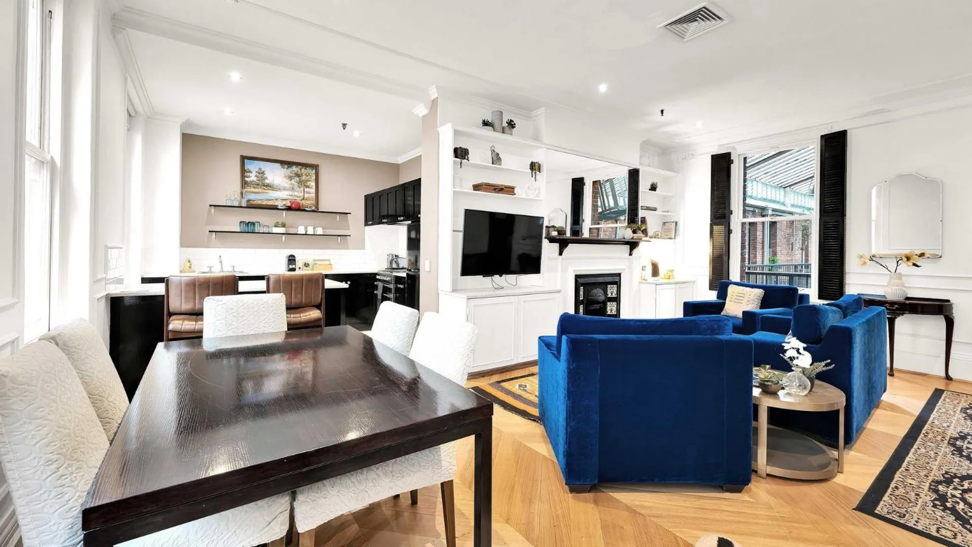 Kitchen or kitchenette in Gordon House Apartments