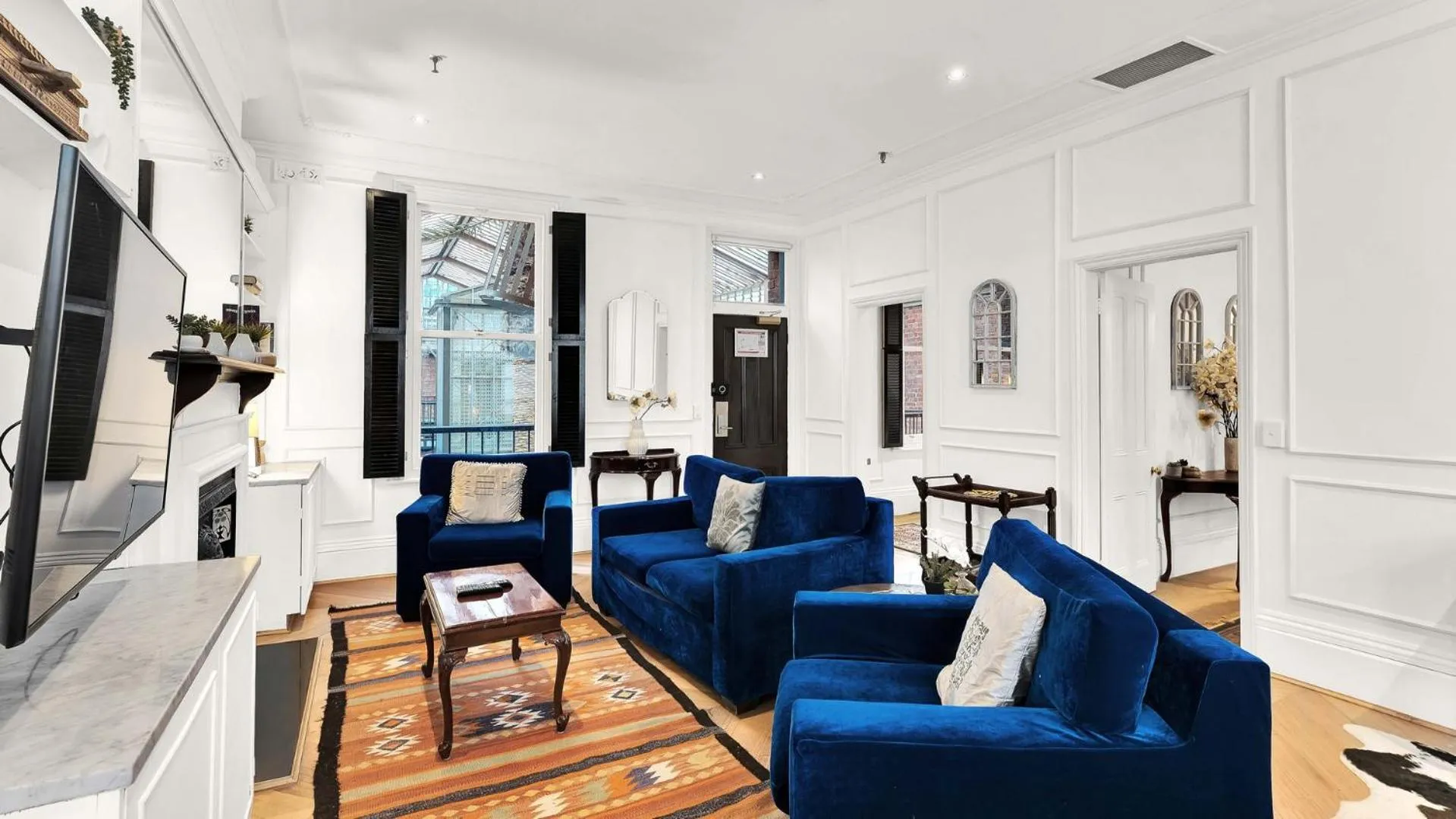 Living room in Gordon House Apartments