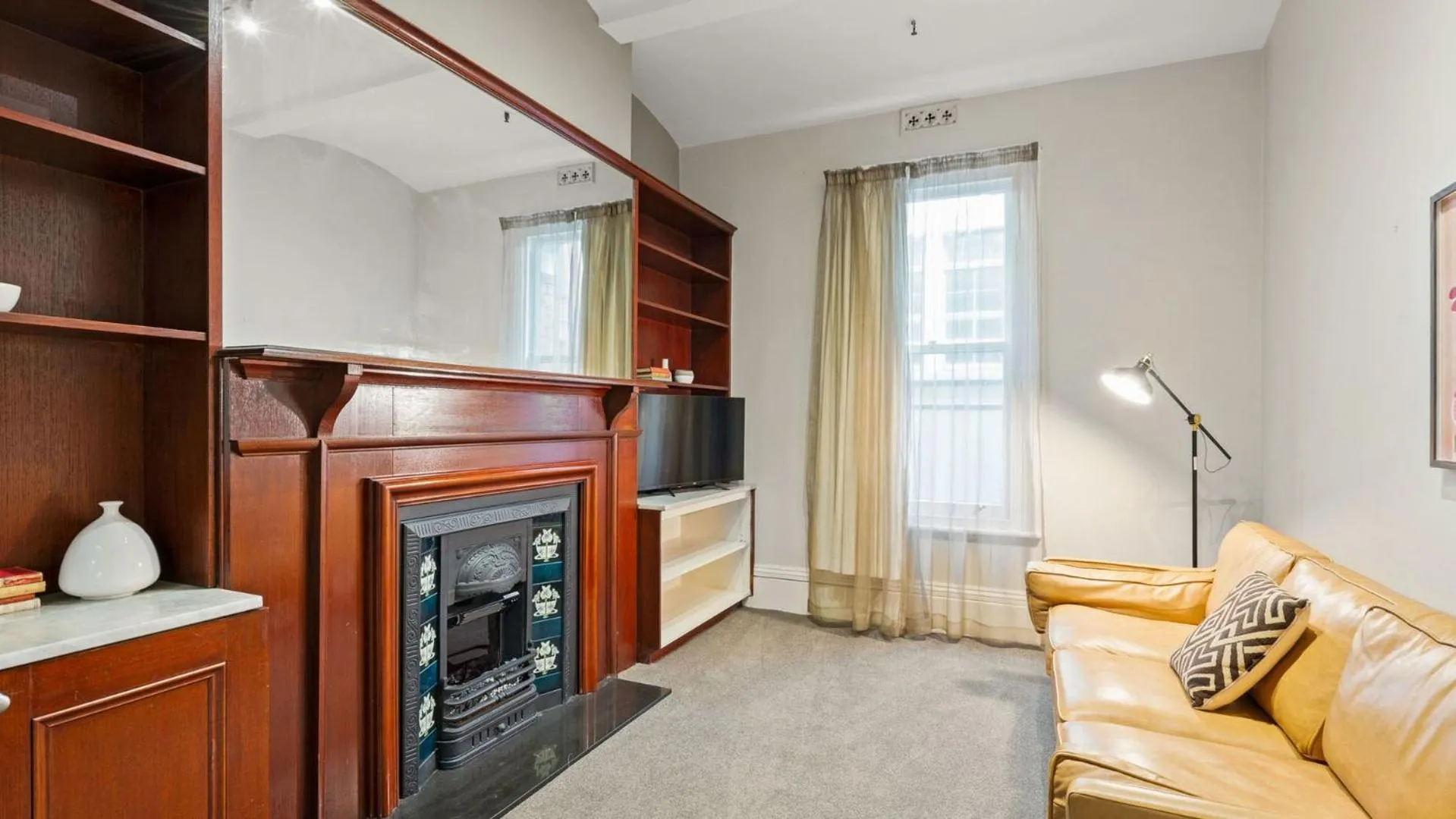 TV and multimedia in Gordon House Apartments