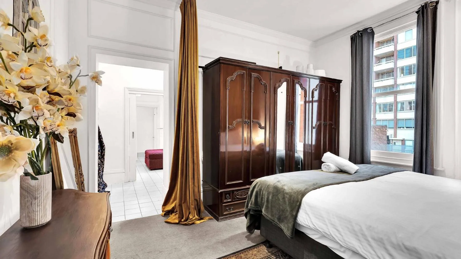 Bedroom, Bed in Gordon House Apartments