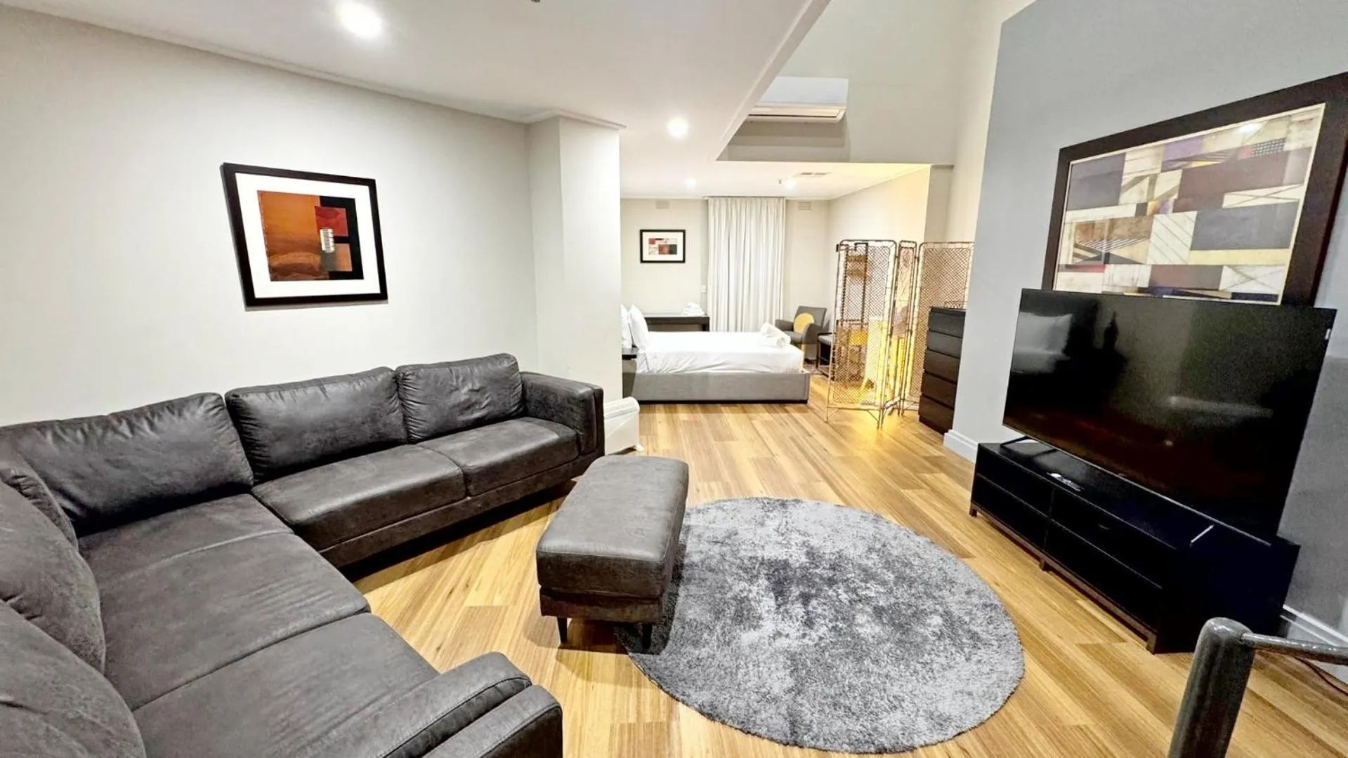 Living room in Gordon House Apartments