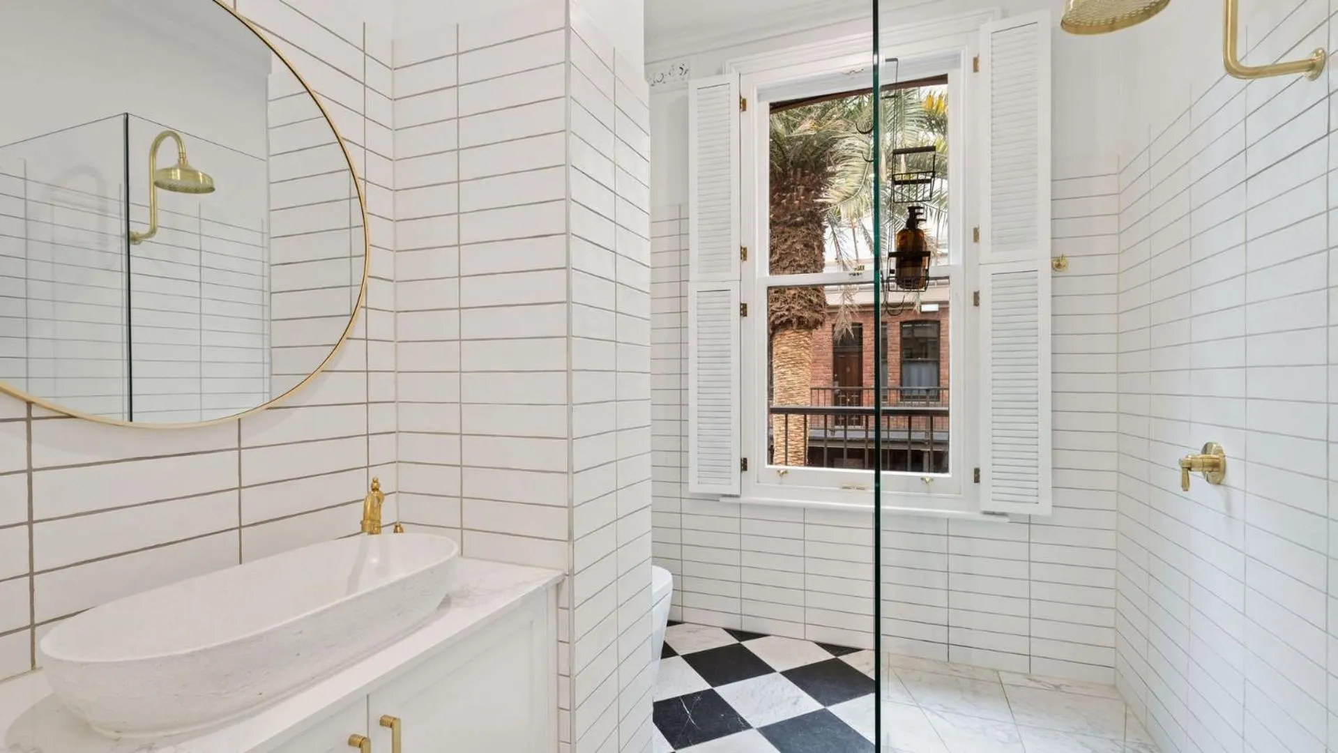 Bathroom in Gordon House Apartments
