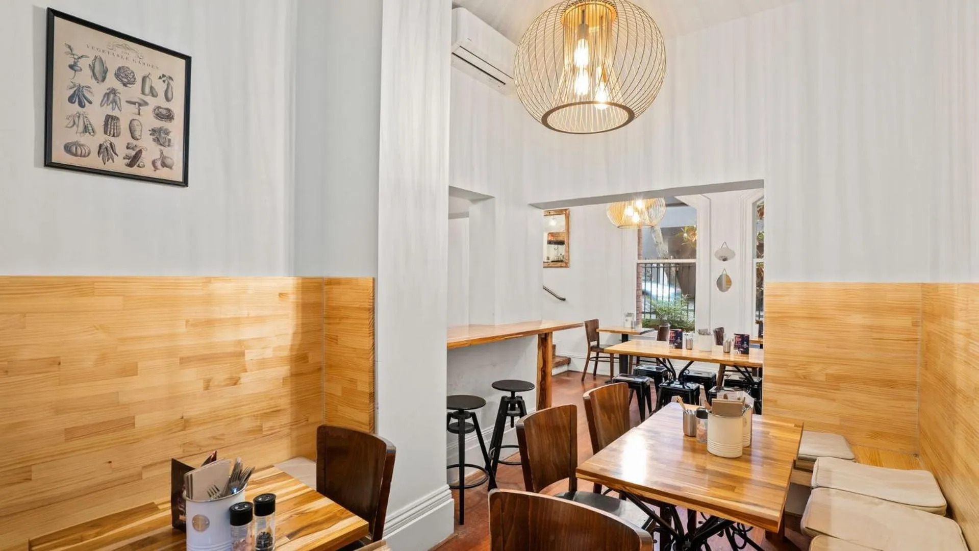 Restaurant/places to eat in Gordon House Apartments