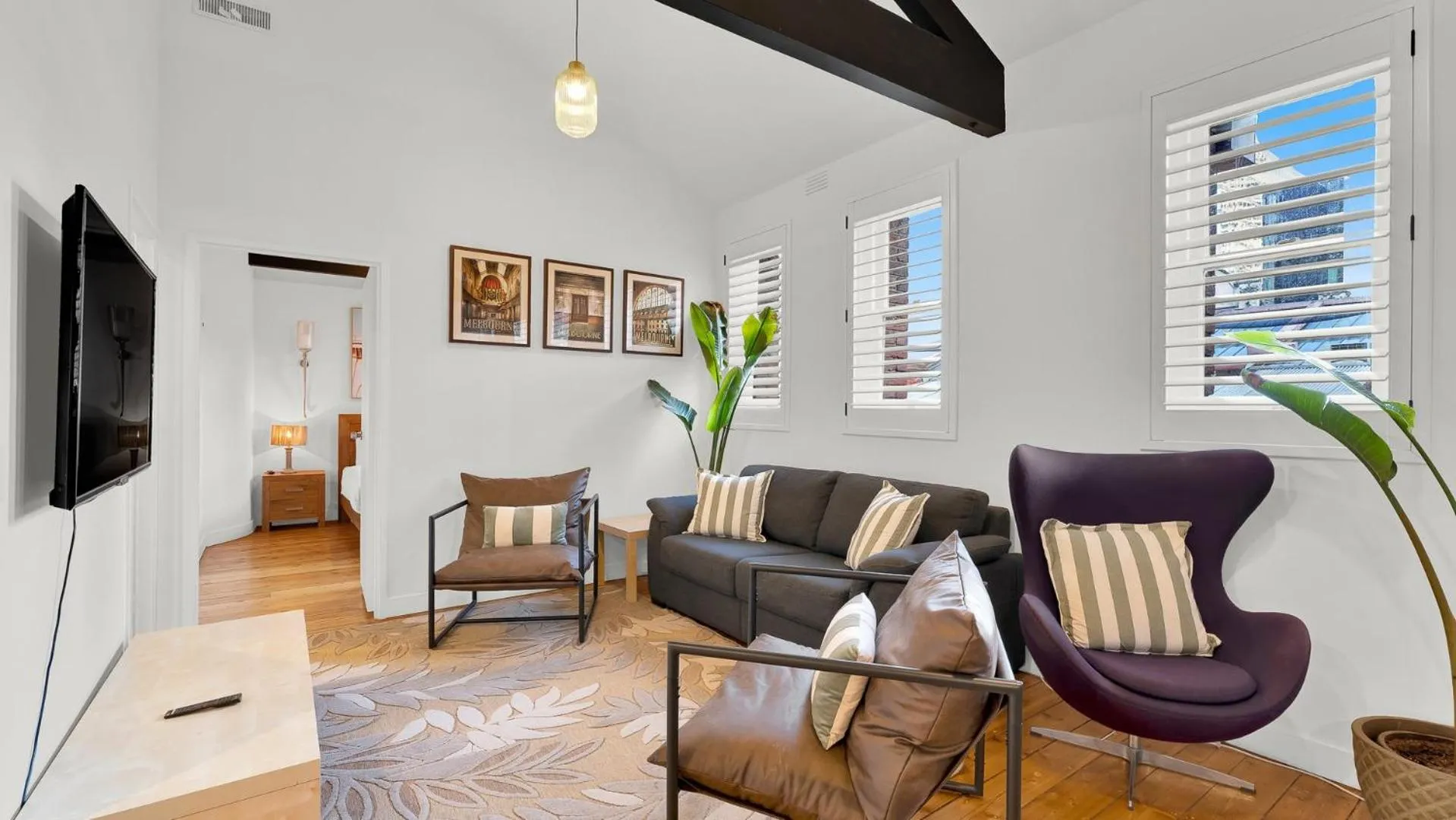 TV and multimedia in Gordon House Apartments