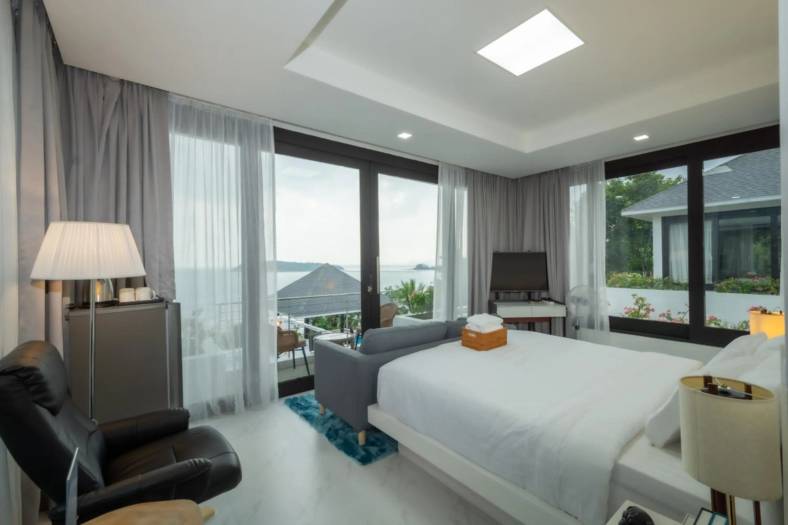 View (from property/room), Bed in Bluemango Pool Villa & Resort Koh Samui