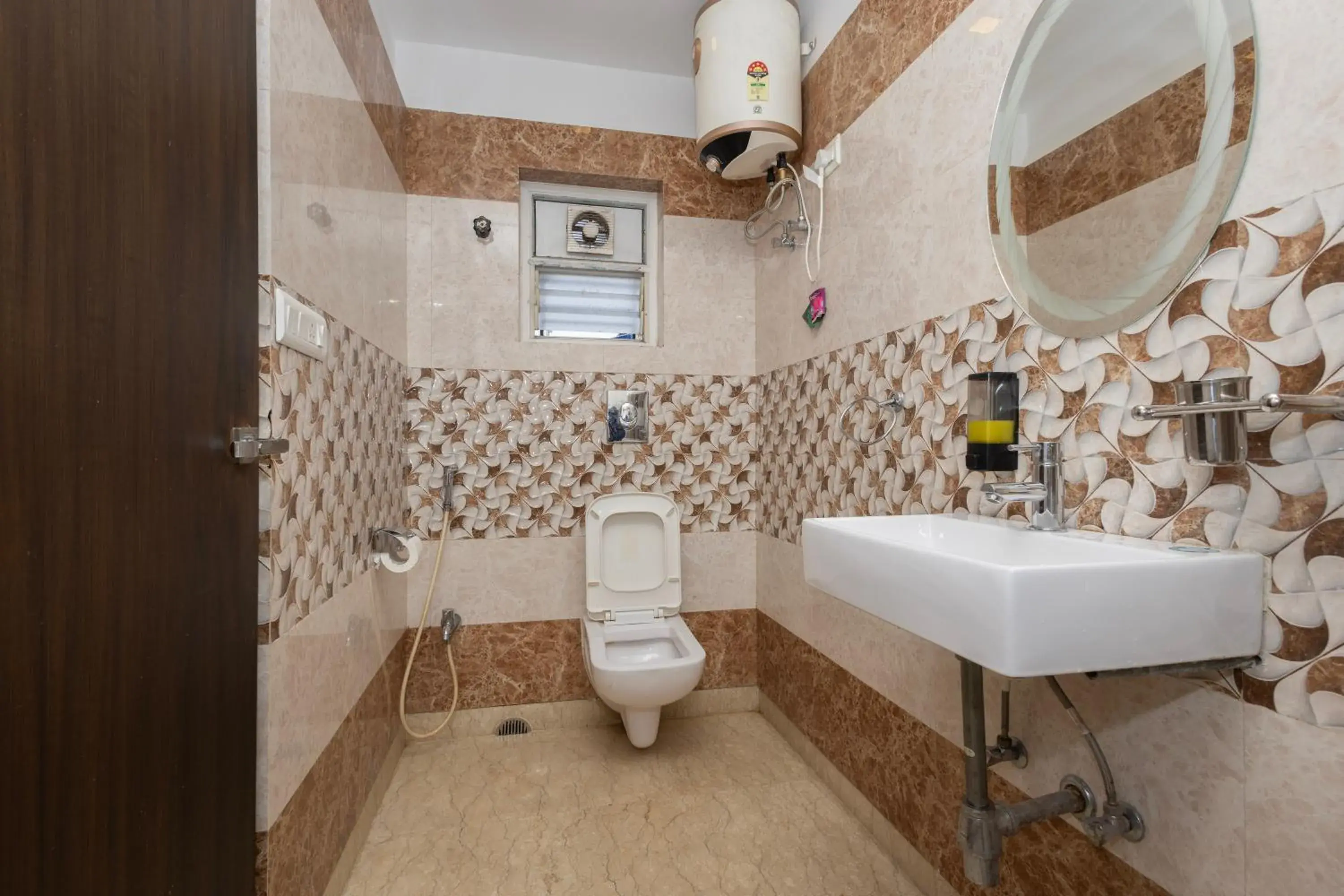 Toilet in Lakeside Suites Toilet in Lakeside Suites