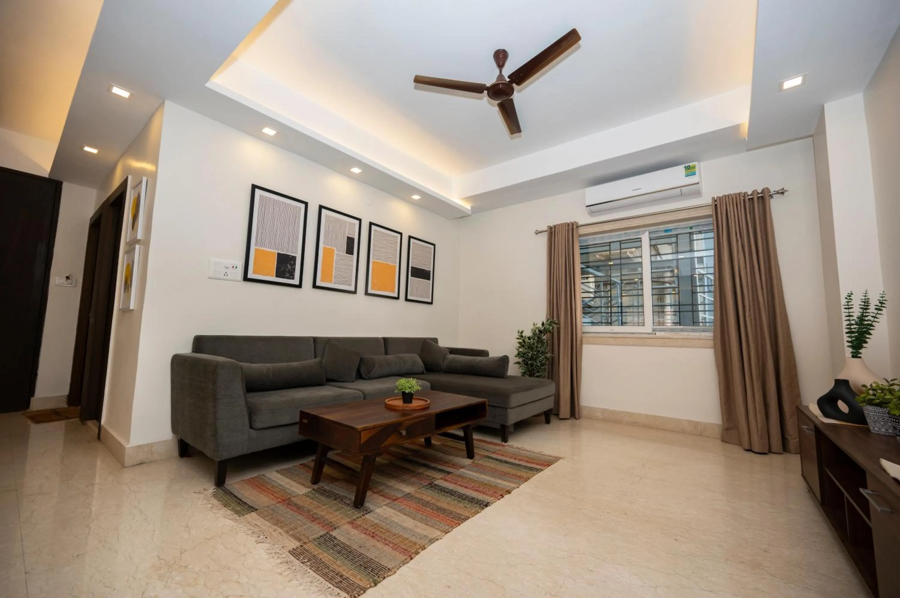 Living room in Lakeside Suites