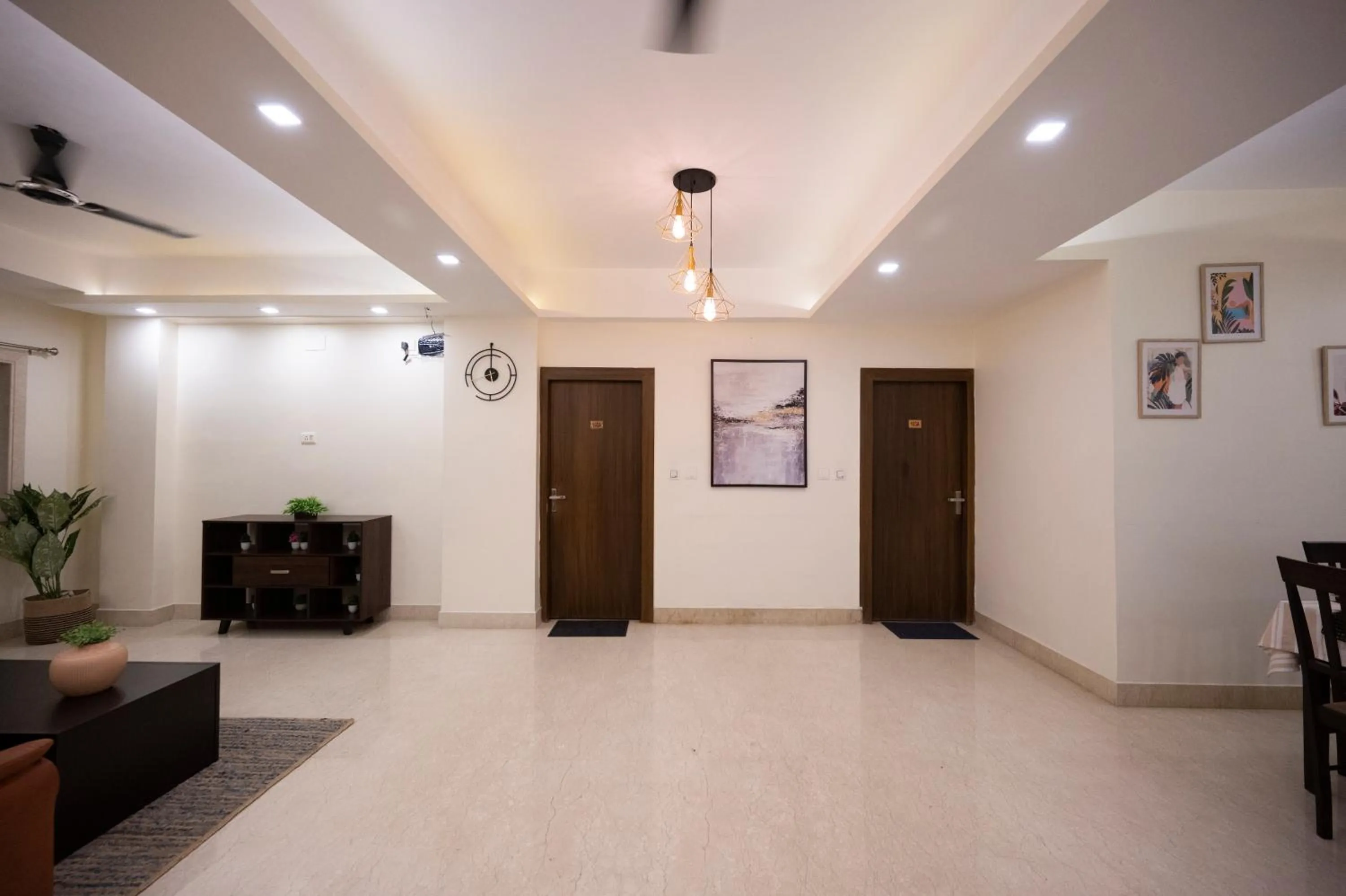 Living room in Lakeside Suites