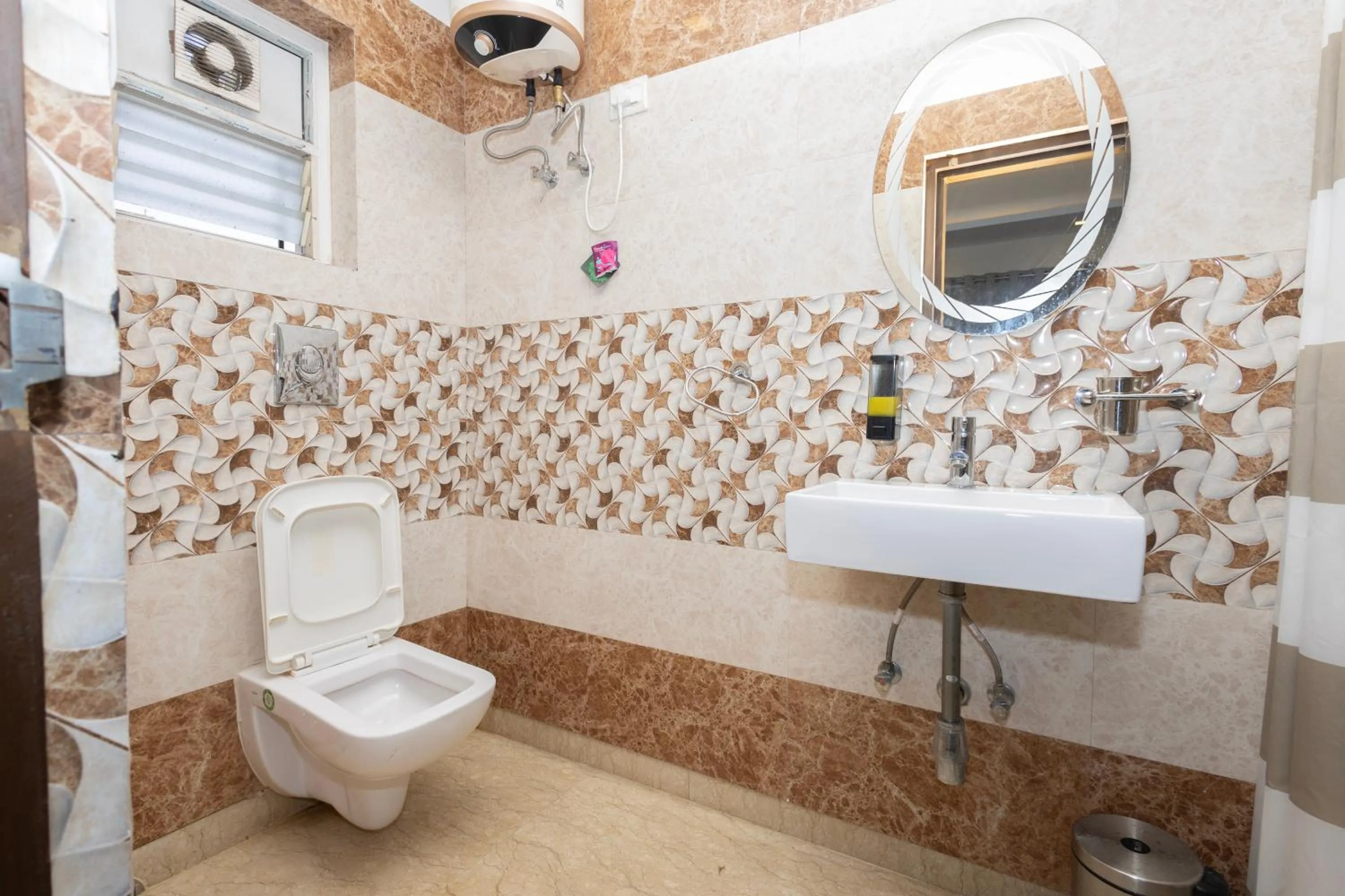 Bathroom in Lakeside Suites