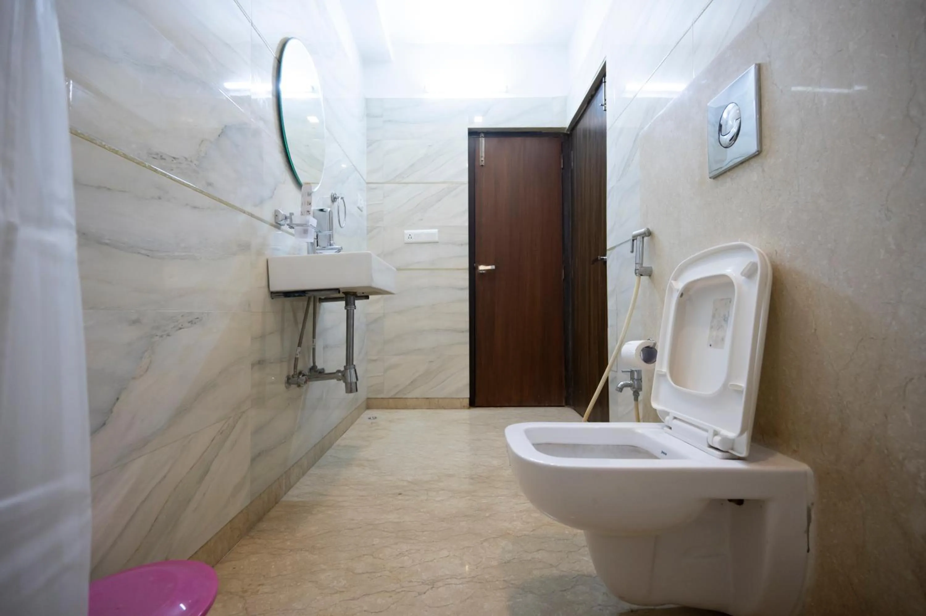 Shower in Lakeside Suites