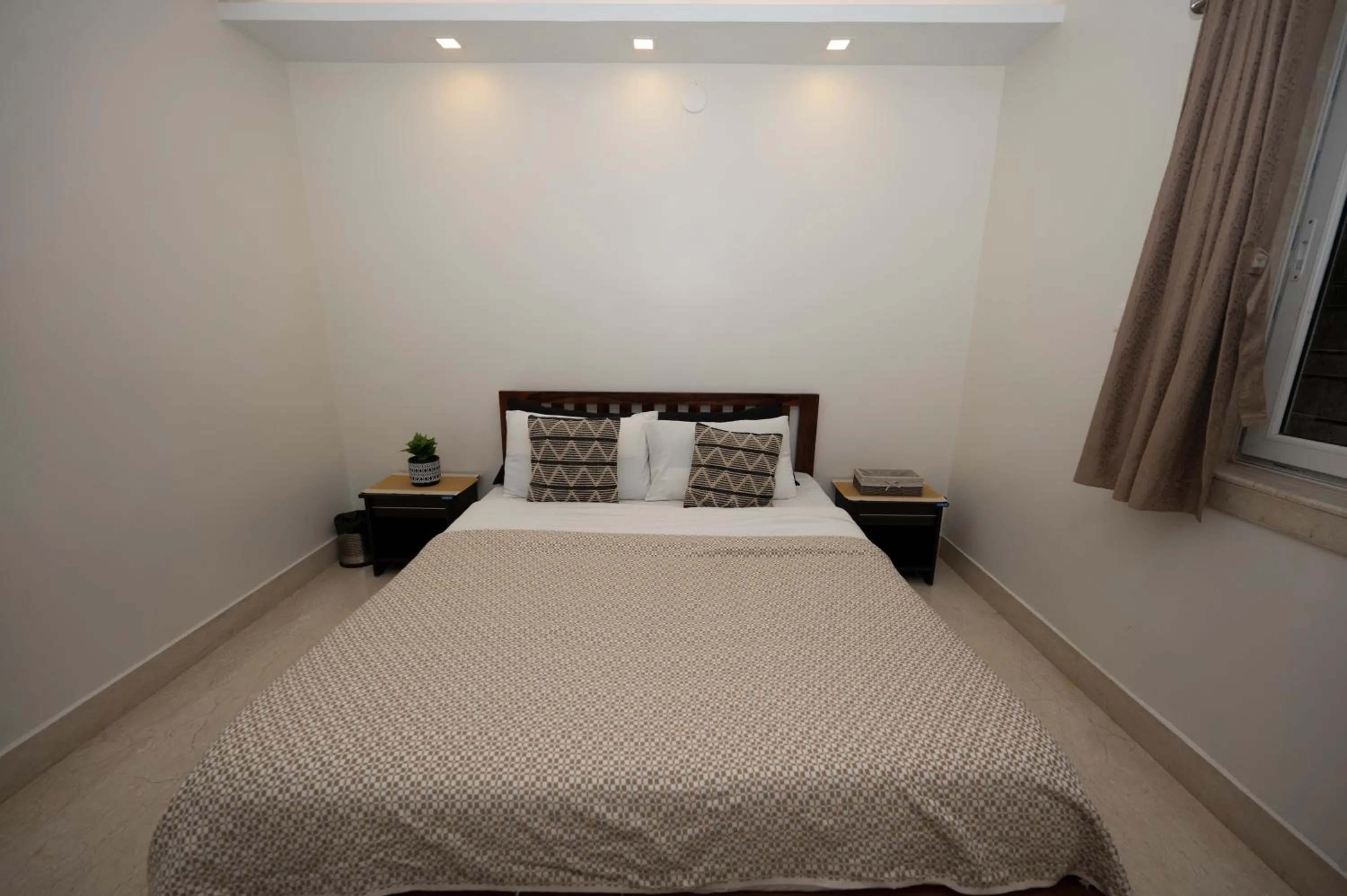 Bed in Lakeside Suites