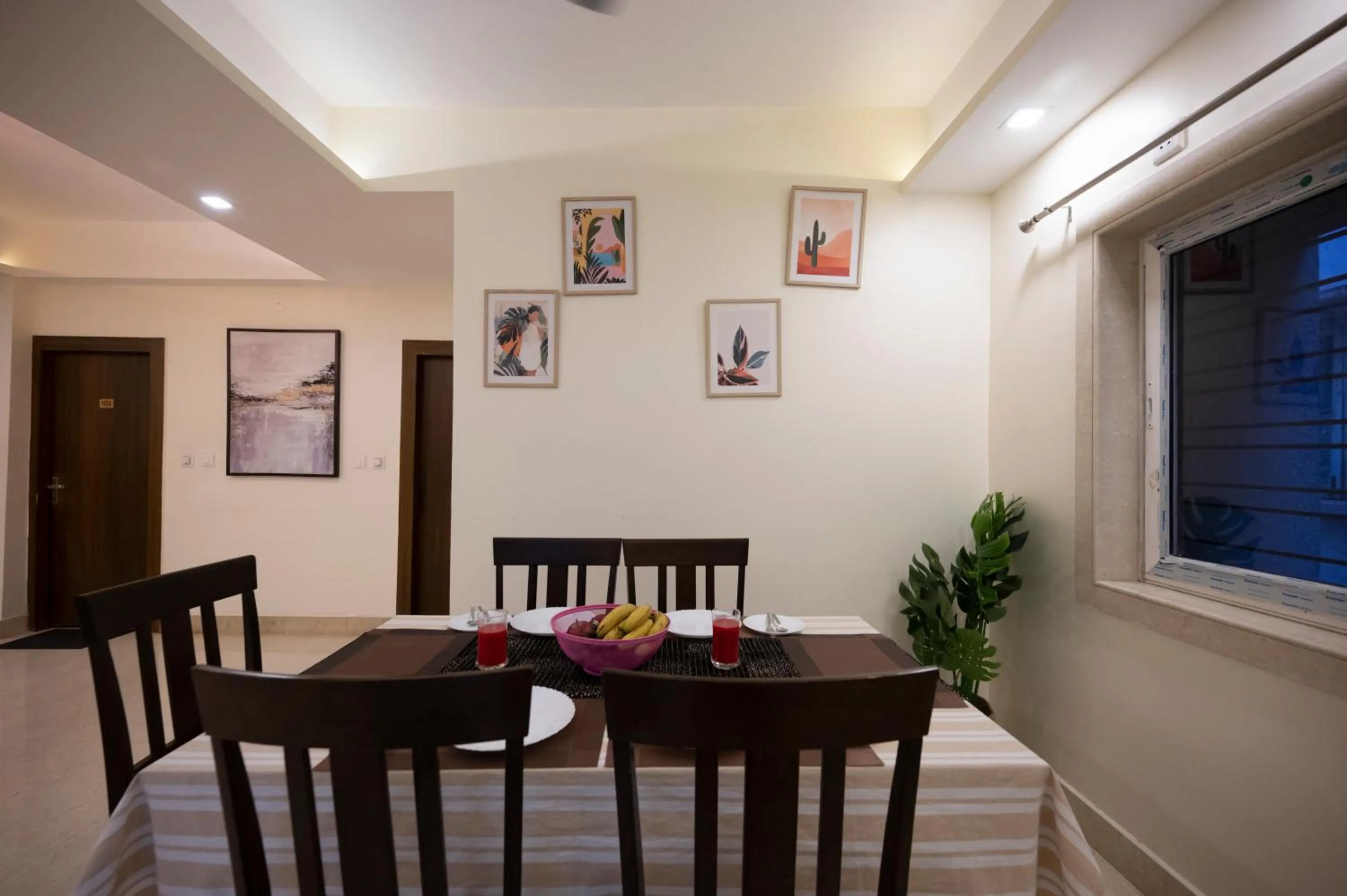 Seating area in Lakeside Suites