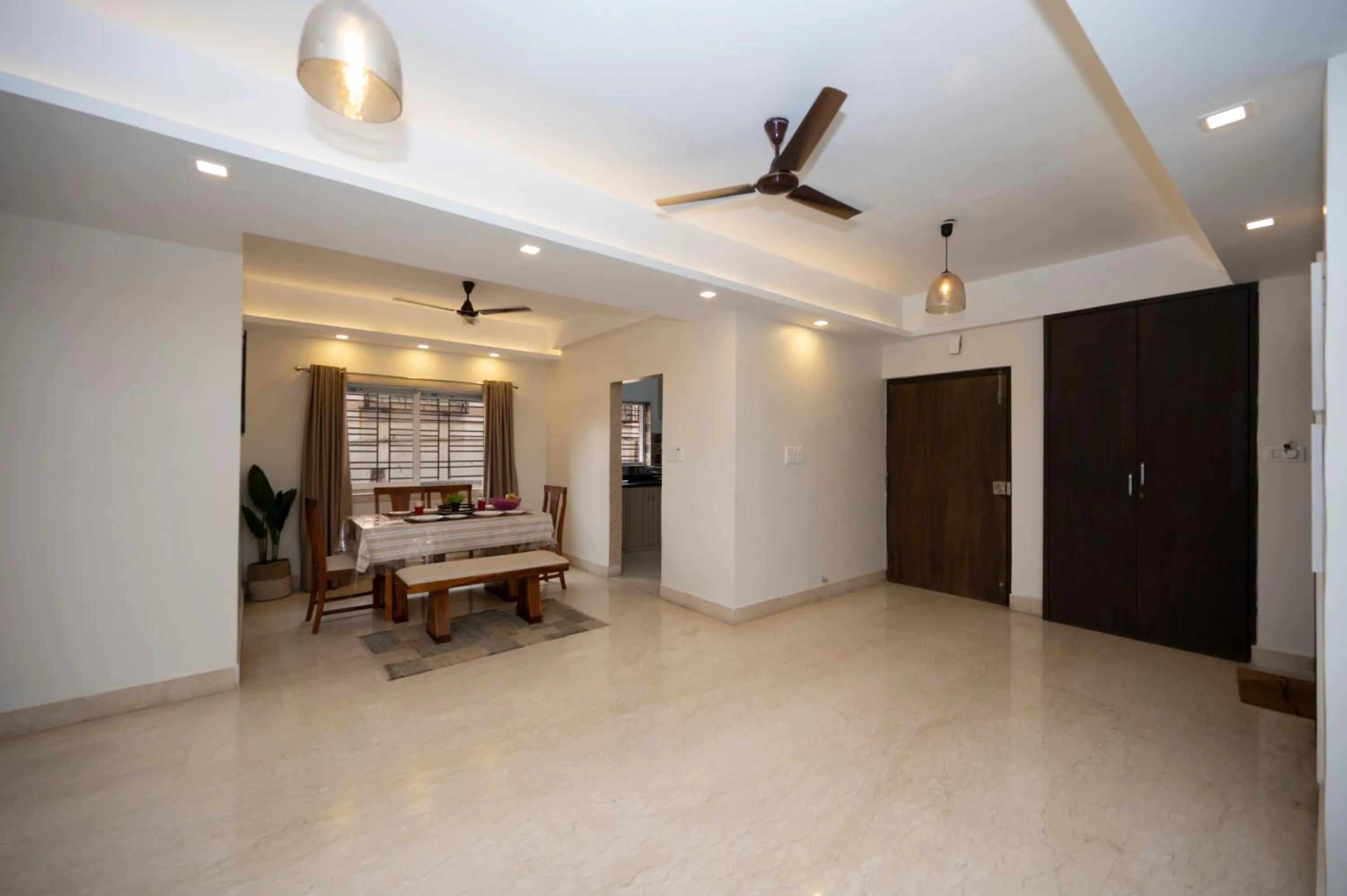 Living room in Lakeside Suites