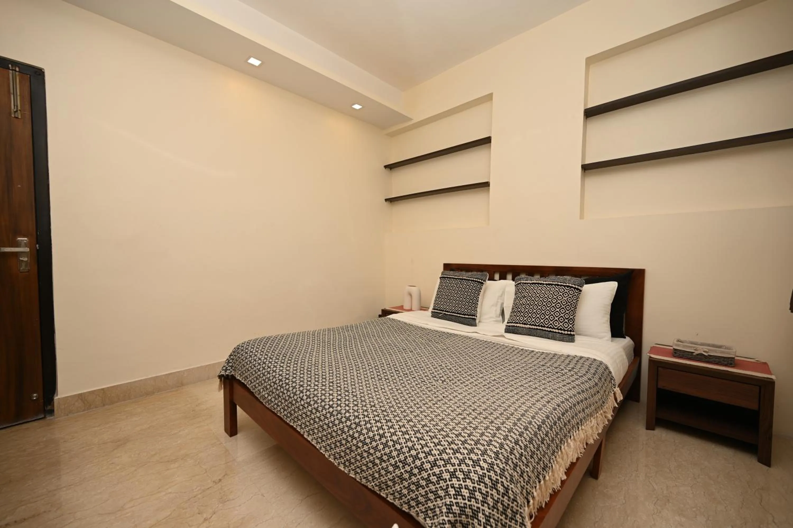 Bed in Lakeside Suites