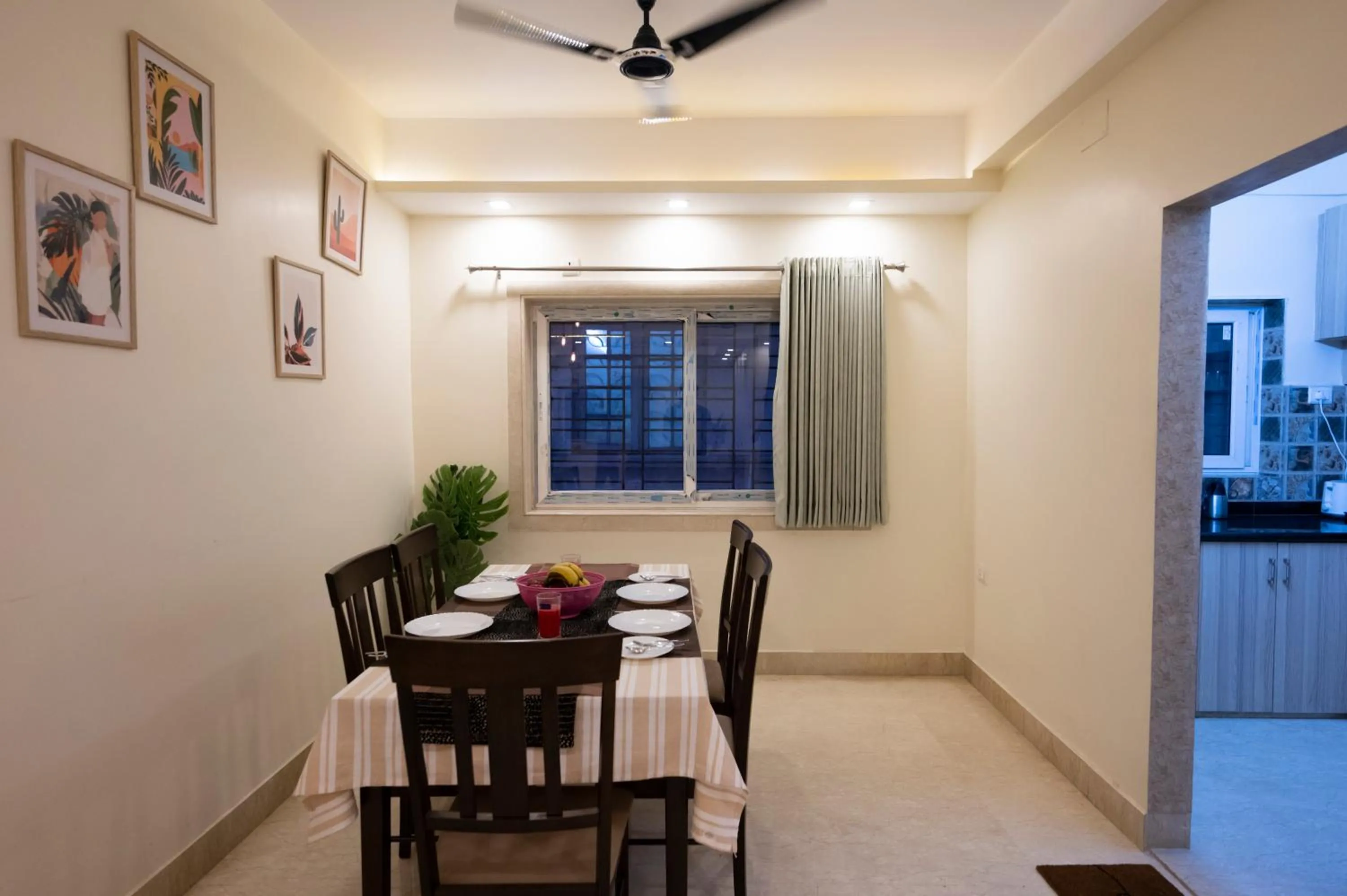 Kitchen or kitchenette in Lakeside Suites