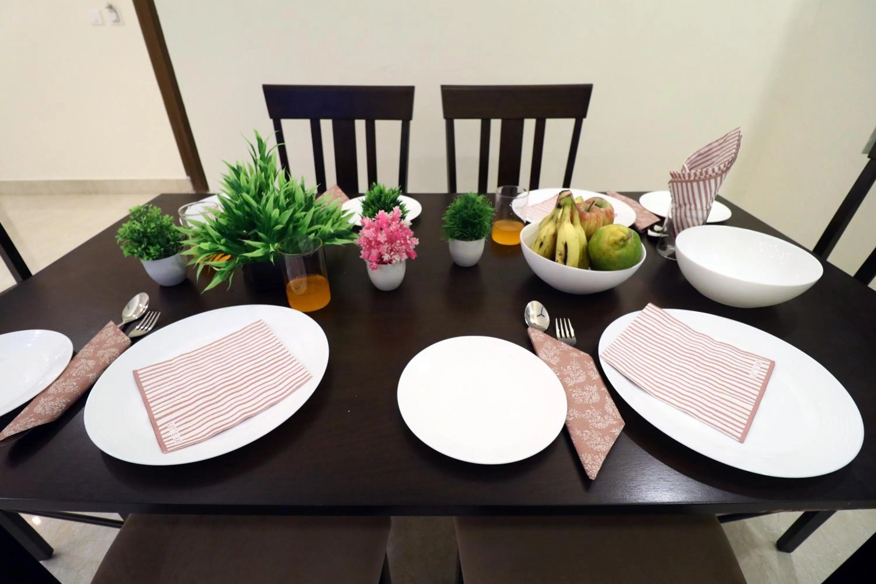 Breakfast in Lakeside Suites