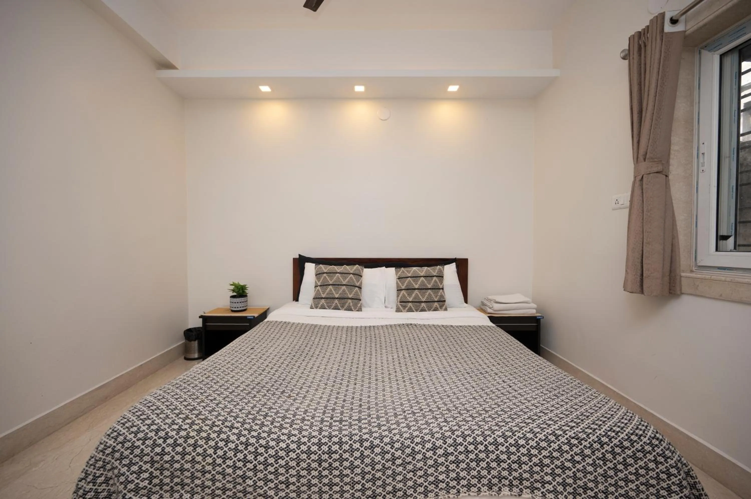 Bed in Lakeside Suites