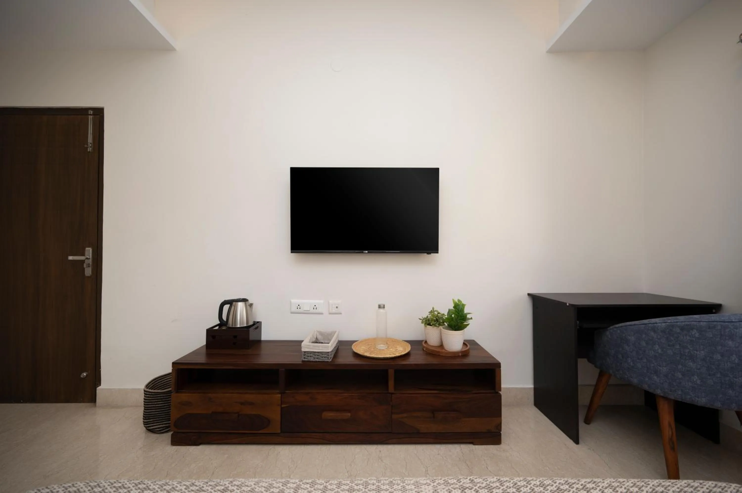 TV and multimedia in Lakeside Suites